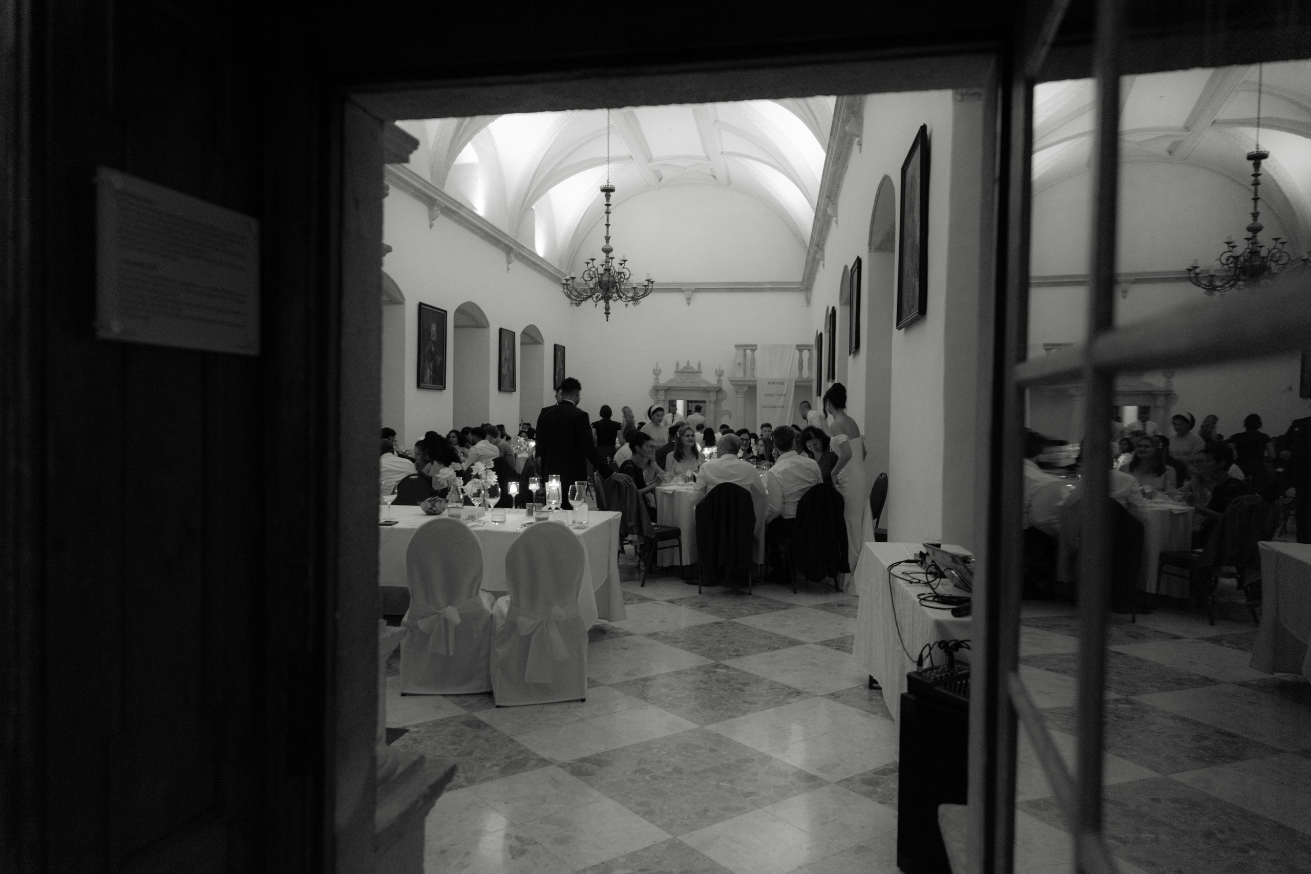 Elegant Castle Wedding in Austria | Alwin & Ruth’s Fairytale Celebration. Wedding photographer and videographer based in Timisoara, Romania