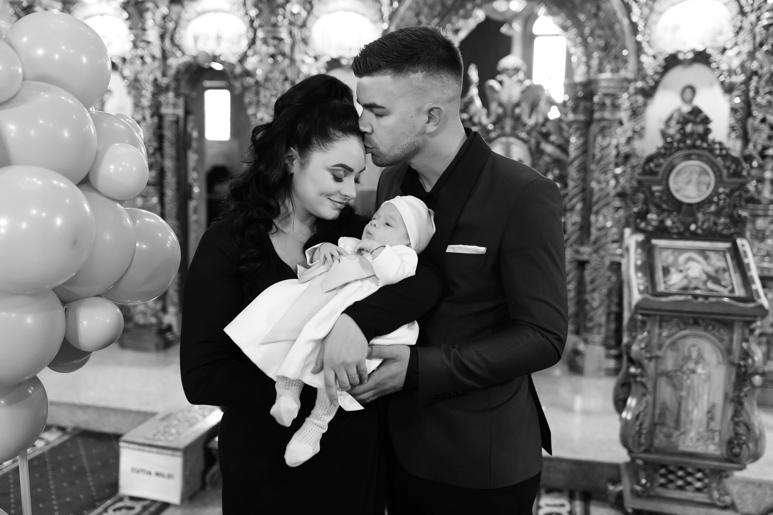 “Bebeluș botezat în biserică, ținut în brațe de nași” • “Detaliu cu lumânarea de botez decorată cu flori albe” • “Părinți emoționați alături de copilul lor la ceremonia de botez” • “Masa festivă de botez cu decor tematic și tort personalizat” • “Momentul în care preotul toarnă apă sfințită pe fruntea bebelușului” “Bebeluș în rochie albă de botez, zâmbind în brațele mamei” • “Detaliu cu cruciulița de botez așezată pe o pernă de satin” • “Părinți și nași aprinzând lumânările în timpul ceremoniei de botez” • “Tort de botez decorat cu figurine tematice și numele copilului” • “Copil botezat dormind liniștit în pătuțul decorat festiv” • “Momentul în care preotul binecuvântează copilul în fața altarului” • “Invitați adunându-se în jurul mesei festive la petrecerea de botez” • “Bebeluș ținând în mână o jucărie personalizată primită la botez” • “Familie fericită pozând împreună după ceremonia de botez” • “Decor tematic cu baloane și flori la locația petrecerii de botez” fotograf Botoșani fotograf evenimente fotograf botez Alin Chirila fotograf alinofotostudio,- Preotul ținându-l pe micuțul Mathias Gabriel la botez, în biserica Înălțarea Domnului, Copălău - Detalii de la botezul lui Mathias – lumânare, trusou și icoană - Familia lui Mathias Gabriel alături de micuț, în ziua botezului - Portret emoționant cu mama și bebelușul în brațe, în biserică,fotograf profesionist evenimente Botoșani, Iași, Suceava, Fălticeni, Bacău, Pașcani, Roman - AlinoFotoStudio by Alin Chirilă - servicii foto nuntă, botez, cununie, ședințe foto creative, albume personalizate, fotografii emoționante și calitative pentru cele mai importante momente din viață,fotograf nuntă Botoșani Alin Chirilă, ședință foto botez Iași - AlinoFotoStudio, servicii fotograf profesionist evenimente Suceava, fotograf cununie civilă Fălticeni - Alin Chirilă, album foto nuntă personalizat Bacău.“Bebeluș botezat în biserică, ținut în brațe de nași” • “Detaliu cu lumânarea de botez decorată cu flori albe” • “Părinți emoționați alături de copilul lor la ceremonia de botez” • “Masa festivă de botez cu decor tematic și tort personalizat” • “Momentul în care preotul toarnă apă sfințită pe fruntea bebelușului” “Bebeluș în rochie albă de botez, zâmbind în brațele mamei” • “Detaliu cu cruciulița de botez așezată pe o pernă de satin” • “Părinți și nași aprinzând lumânările în timpul ceremoniei de botez” • “Tort de botez decorat cu figurine tematice și numele copilului” • “Copil botezat dormind liniștit în pătuțul decorat festiv” • “Momentul în care preotul binecuvântează copilul în fața altarului” • “Invitați adunându-se în jurul mesei festive la petrecerea de botez” • “Bebeluș ținând în mână o jucărie personalizată primită la botez” • “Familie fericită pozând împreună după ceremonia de botez” • “Decor tematic cu baloane și flori la locația petrecerii de botez” fotograf Botoșani fotograf evenimente fotograf botez Alin Chirila fotograf alinofotostudio.fotograf botez Amelis Maria, fotografie botez Botoșani, fotograf Alin Chirilă, amintiri botez, fotografii botez, botez Amelis Maria, fotograf copii, fotografie botez în Botoșani,