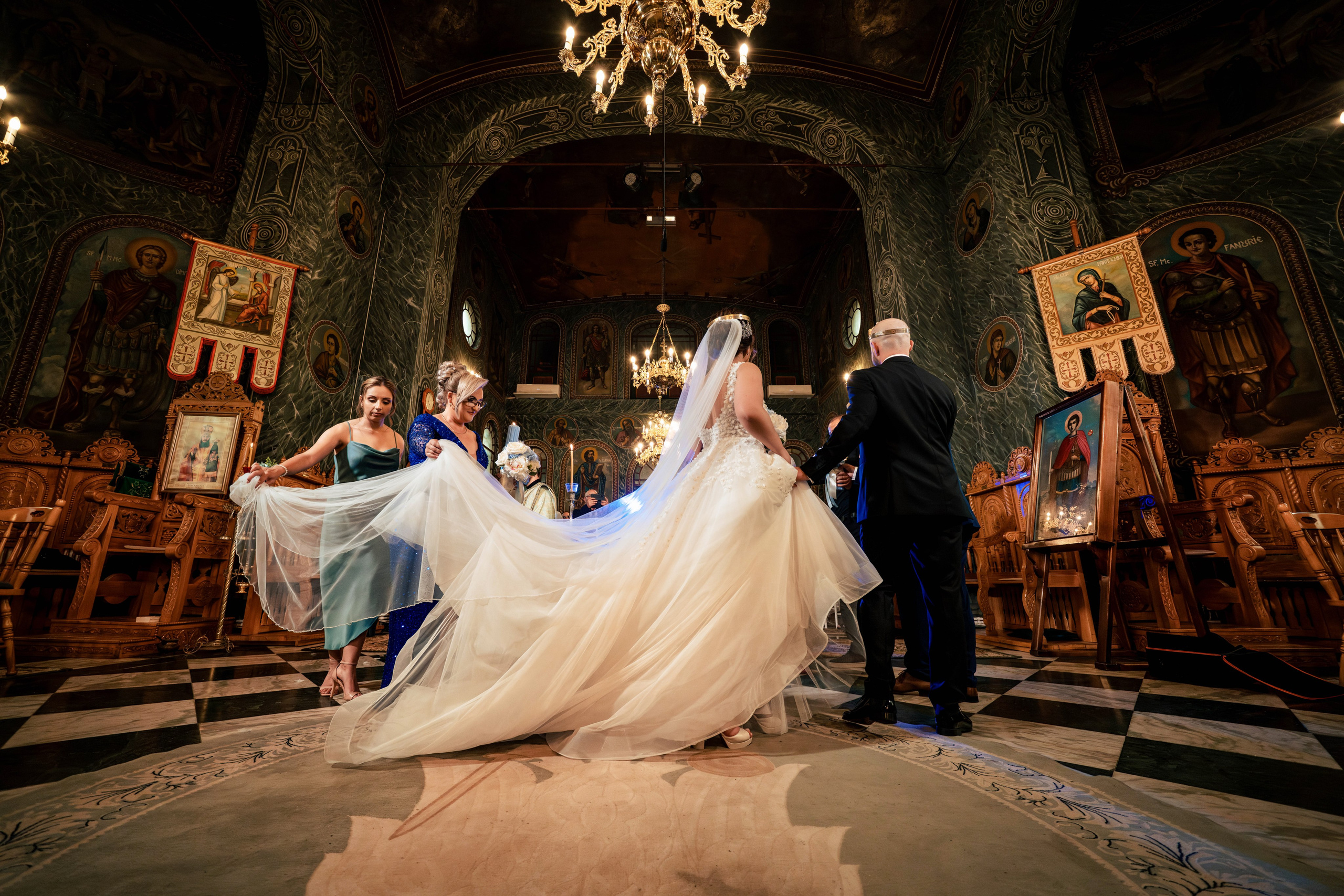 Crina & Cătălin. Acasă