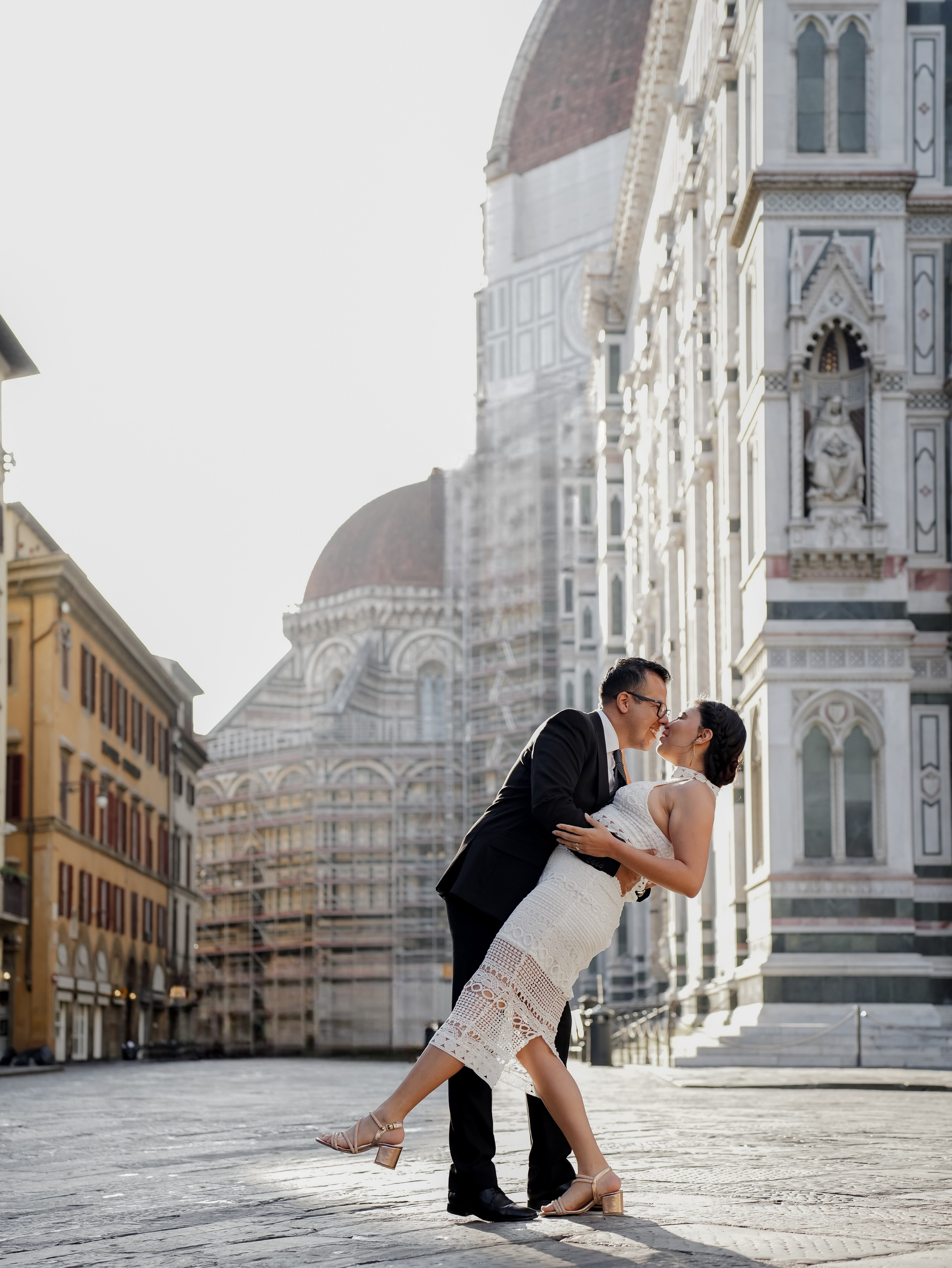 Classic Photoshoot Duomo & pz Michelangelo. Wedding Photographer in Italy