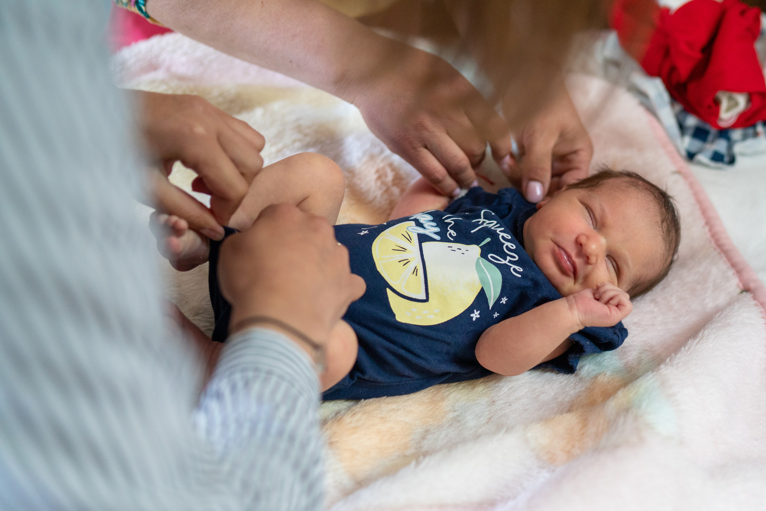 “Bebeluș botezat în biserică, ținut în brațe de nași” • “Detaliu cu lumânarea de botez decorată cu flori albe” • “Părinți emoționați alături de copilul lor la ceremonia de botez” • “Masa festivă de botez cu decor tematic și tort personalizat” • “Momentul în care preotul toarnă apă sfințită pe fruntea bebelușului” “Bebeluș în rochie albă de botez, zâmbind în brațele mamei” • “Detaliu cu cruciulița de botez așezată pe o pernă de satin” • “Părinți și nași aprinzând lumânările în timpul ceremoniei de botez” • “Tort de botez decorat cu figurine tematice și numele copilului” • “Copil botezat dormind liniștit în pătuțul decorat festiv” • “Momentul în care preotul binecuvântează copilul în fața altarului” • “Invitați adunându-se în jurul mesei festive la petrecerea de botez” • “Bebeluș ținând în mână o jucărie personalizată primită la botez” • “Familie fericită pozând împreună după ceremonia de botez” • “Decor tematic cu baloane și flori la locația petrecerii de botez” fotograf Botoșani fotograf evenimente fotograf botez Alin Chirila fotograf alinofotostudio,- Preotul ținându-l pe micuțul Mathias Gabriel la botez, în biserica Înălțarea Domnului, Copălău - Detalii de la botezul lui Mathias – lumânare, trusou și icoană - Familia lui Mathias Gabriel alături de micuț, în ziua botezului - Portret emoționant cu mama și bebelușul în brațe, în biserică,fotograf profesionist evenimente Botoșani, Iași, Suceava, Fălticeni, Bacău, Pașcani, Roman - AlinoFotoStudio by Alin Chirilă - servicii foto nuntă, botez, cununie, ședințe foto creative, albume personalizate, fotografii emoționante și calitative pentru cele mai importante momente din viață,fotograf nuntă Botoșani Alin Chirilă, ședință foto botez Iași - AlinoFotoStudio, servicii fotograf profesionist evenimente Suceava, fotograf cununie civilă Fălticeni - Alin Chirilă, album foto nuntă personalizat Bacău.“Bebeluș botezat în biserică, ținut în brațe de nași” • “Detaliu cu lumânarea de botez decorată cu flori albe” • “Părinți emoționați alături de copilul lor la ceremonia de botez” • “Masa festivă de botez cu decor tematic și tort personalizat” • “Momentul în care preotul toarnă apă sfințită pe fruntea bebelușului” “Bebeluș în rochie albă de botez, zâmbind în brațele mamei” • “Detaliu cu cruciulița de botez așezată pe o pernă de satin” • “Părinți și nași aprinzând lumânările în timpul ceremoniei de botez” • “Tort de botez decorat cu figurine tematice și numele copilului” • “Copil botezat dormind liniștit în pătuțul decorat festiv” • “Momentul în care preotul binecuvântează copilul în fața altarului” • “Invitați adunându-se în jurul mesei festive la petrecerea de botez” • “Bebeluș ținând în mână o jucărie personalizată primită la botez” • “Familie fericită pozând împreună după ceremonia de botez” • “Decor tematic cu baloane și flori la locația petrecerii de botez” fotograf Botoșani fotograf evenimente fotograf botez Alin Chirila fotograf alinofotostudio.fotograf botez Amelis Maria, fotografie botez Botoșani, fotograf Alin Chirilă, amintiri botez, fotografii botez, botez Amelis Maria, fotograf copii, fotografie botez în Botoșani,