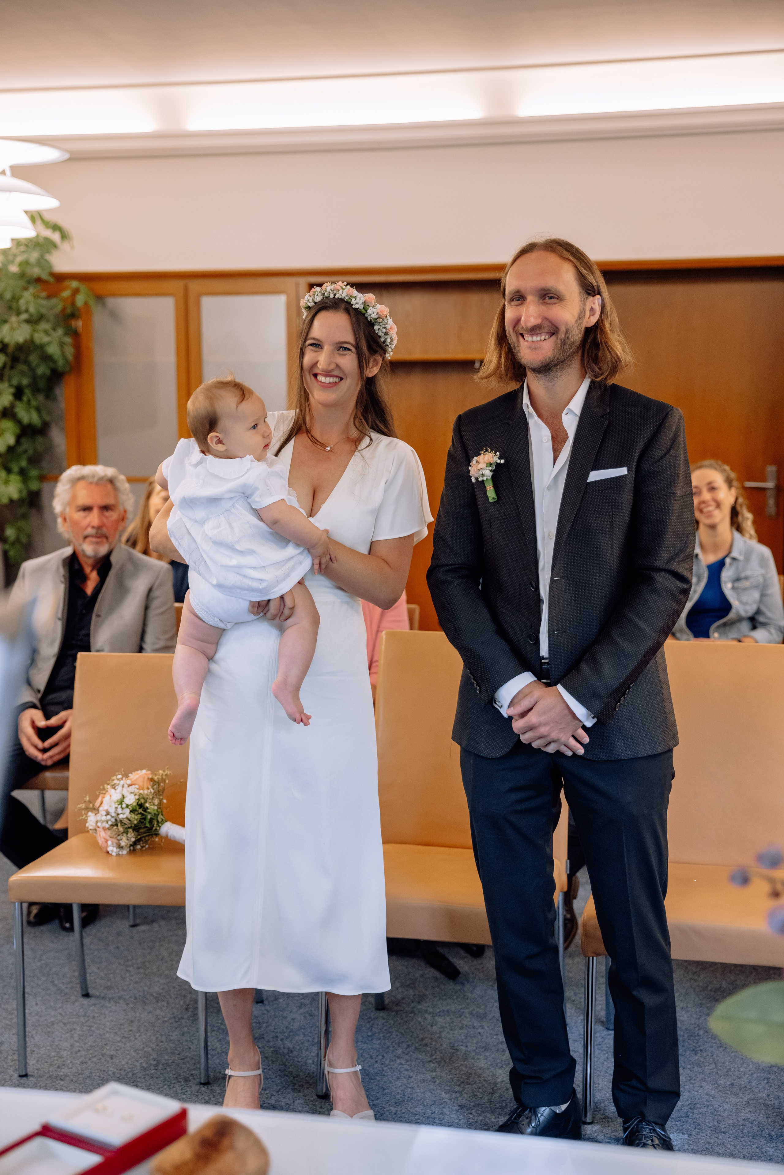 Kleine Familienhochzeit im Standesamt Mandlstrasse 14. Hochzeitsfotograf München Taufe Familienfotograf Tanja Mauke