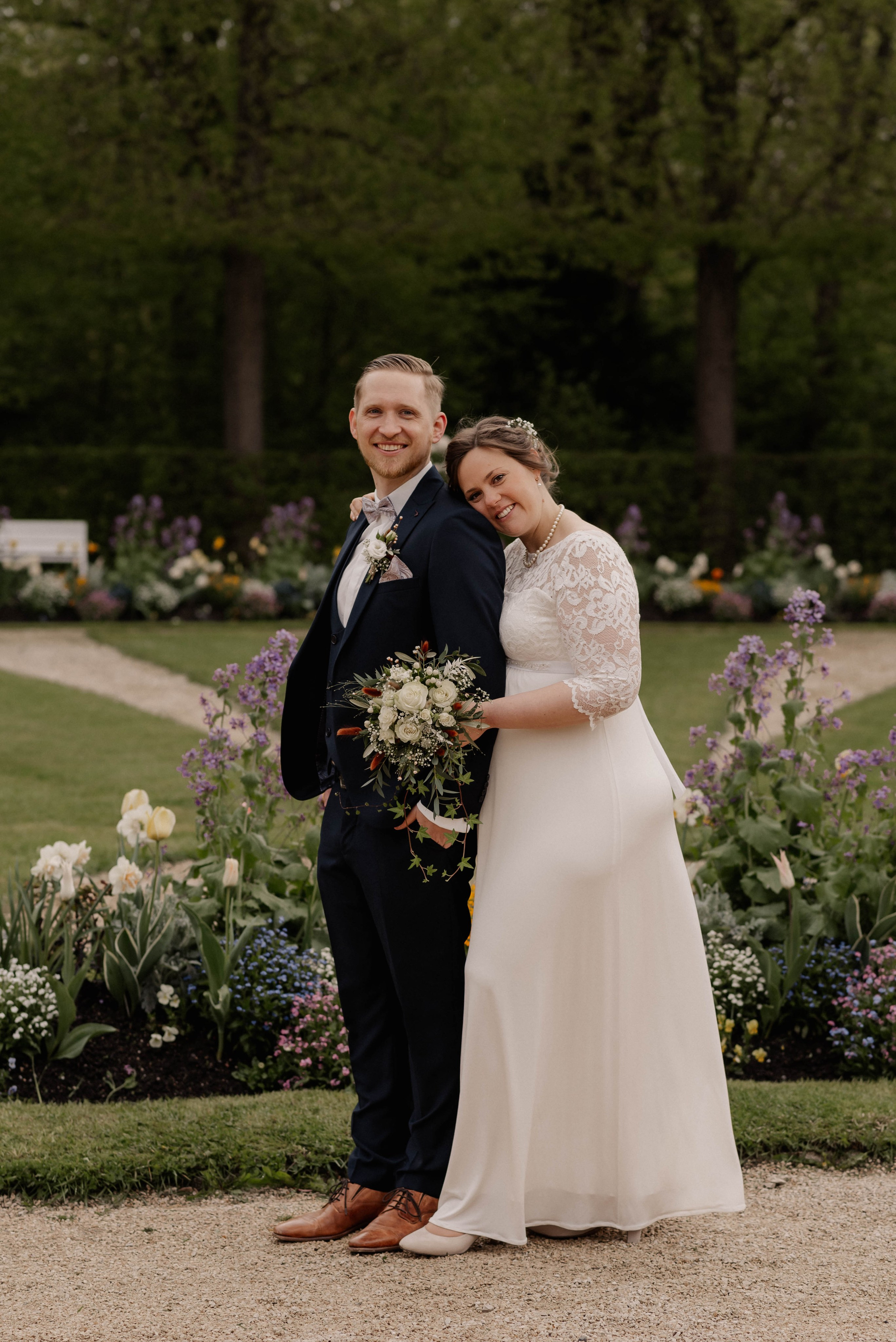 PRE-WEDDING IN HOFGARTEN ANSBACH. Photographer in Nuremberg Irina Mehnert from Ansbach
