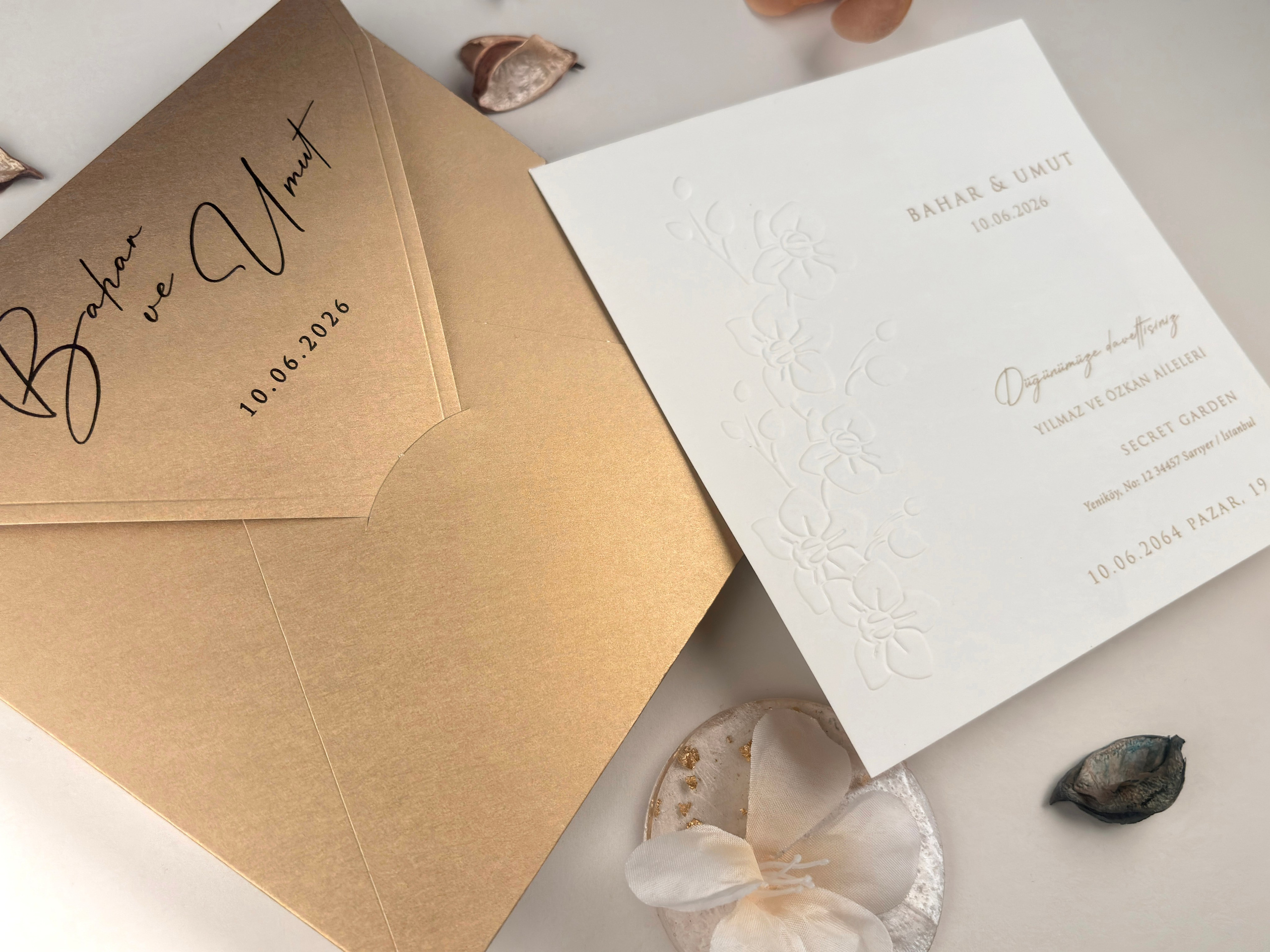 Invitații Elegante și Refined: Catalogul Ellite | Nunta, Petreceri, Evenimente Corporate.- invitații nuntă - modele invitații nuntă - invitații nuntă 2025 - invitații de nuntă elegante - invitații de nuntă personalizate - invitații nuntă online - invitații nuntă handmade - catalog invitații nuntă - invitații originale nuntă - invitații de nuntă moderne - invitații nuntă vintage - invitații nuntă rustice - invitații nuntă clasice - design invitații nuntă - invitații de nuntă cu tematică.- invitații nuntă florale - invitații nuntă boho - invitații nuntă aurii - invitații nuntă minimaliste - invitații nuntă cu sigiliu - invitații nuntă cu acuarelă - invitații nuntă cu fotografie - invitații nuntă cu inițiale - invitații nuntă elegante alb-negru - invitații nuntă cu hârtie texturată - invitații nuntă cu decupaj laser - invitații nuntă cu flori uscate. - print invitații nuntă - invitații nuntă personalizate cu numele mirilor - invitații nuntă cu plic inclus - invitații nuntă cu cartolină dublă - invitații nuntă calitate premium - invitații nuntă ieftine - invitații nuntă rapide.- invitații nuntă România - invitații nuntă București / Botoșani . Iași suceava- invitații nuntă cu livrare în țară - invitații nuntă online România.- „Invitație de nuntă elegantă cu design floral și plic crem” - „Model de invitație de nuntă vintage cu sigiliu de ceară” - „Set complet invitații de nuntă personalizate cu inițialele mirilor” - „Invitație de nuntă modernă cu design minimalist și text negru pe fundal alb” - „Invitație de nuntă rustică pe hârtie kraft cu șnur de iută” - „Invitație de nuntă cu decupaj laser și detalii aurii” - „Invitație de nuntă în stil boho cu imprimeu floral colorat” - „Invitație romantică de nuntă cu flori uscate și panglică din satin” - „Invitație de nuntă clasică cu monogramă și font caligrafic” - „Invitație de nuntă în stil glamour cu folie aurie și text embosat”- „Model de invitație de nuntă 2025 cu design elegant și font modern” - „Cele mai noi invitații de nuntă 2025 – stil floral, sofisticat”