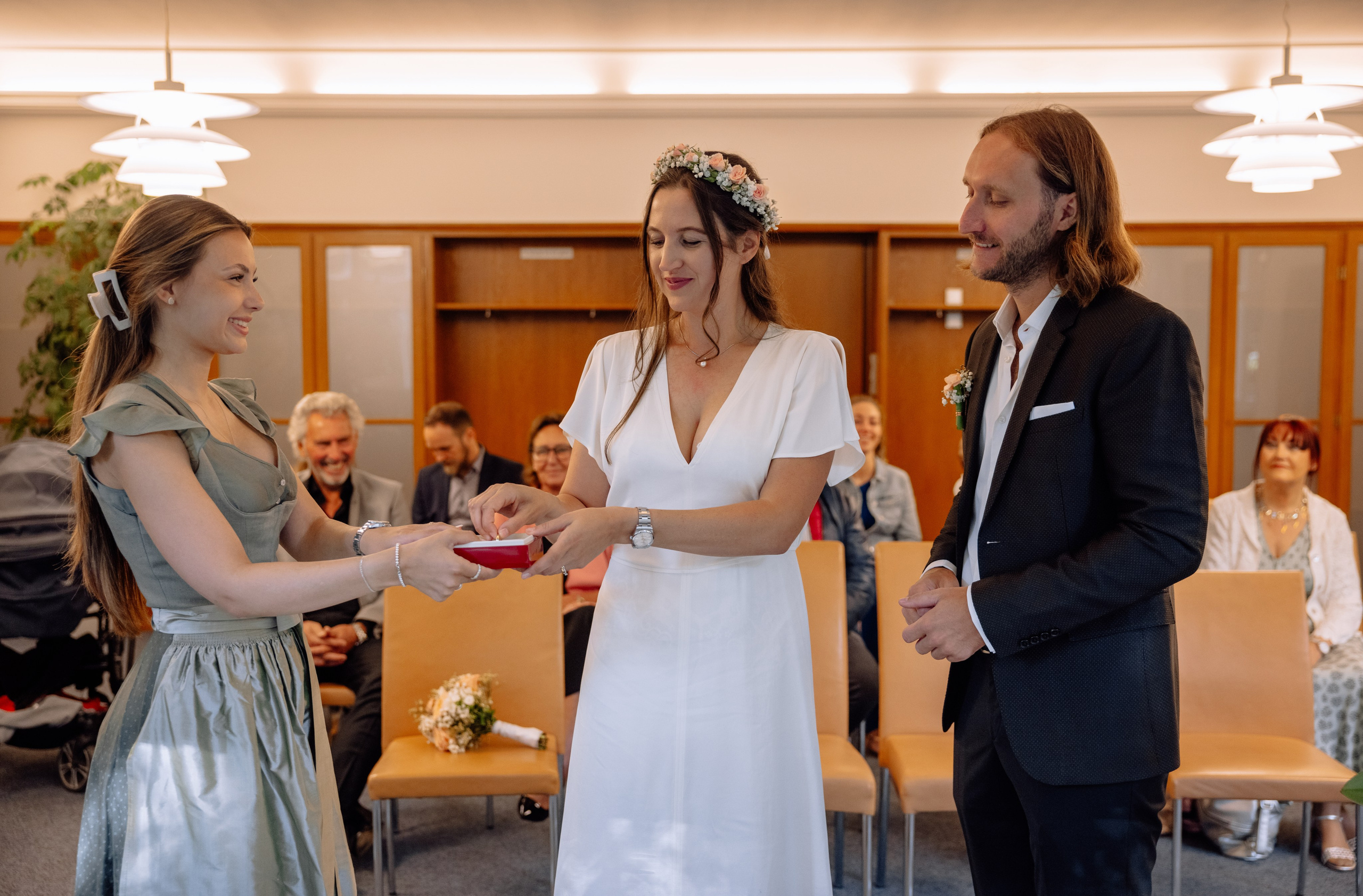 Kleine Familienhochzeit im Standesamt Mandlstrasse 14. Hochzeitsfotograf München Taufe Familienfotograf Tanja Mauke