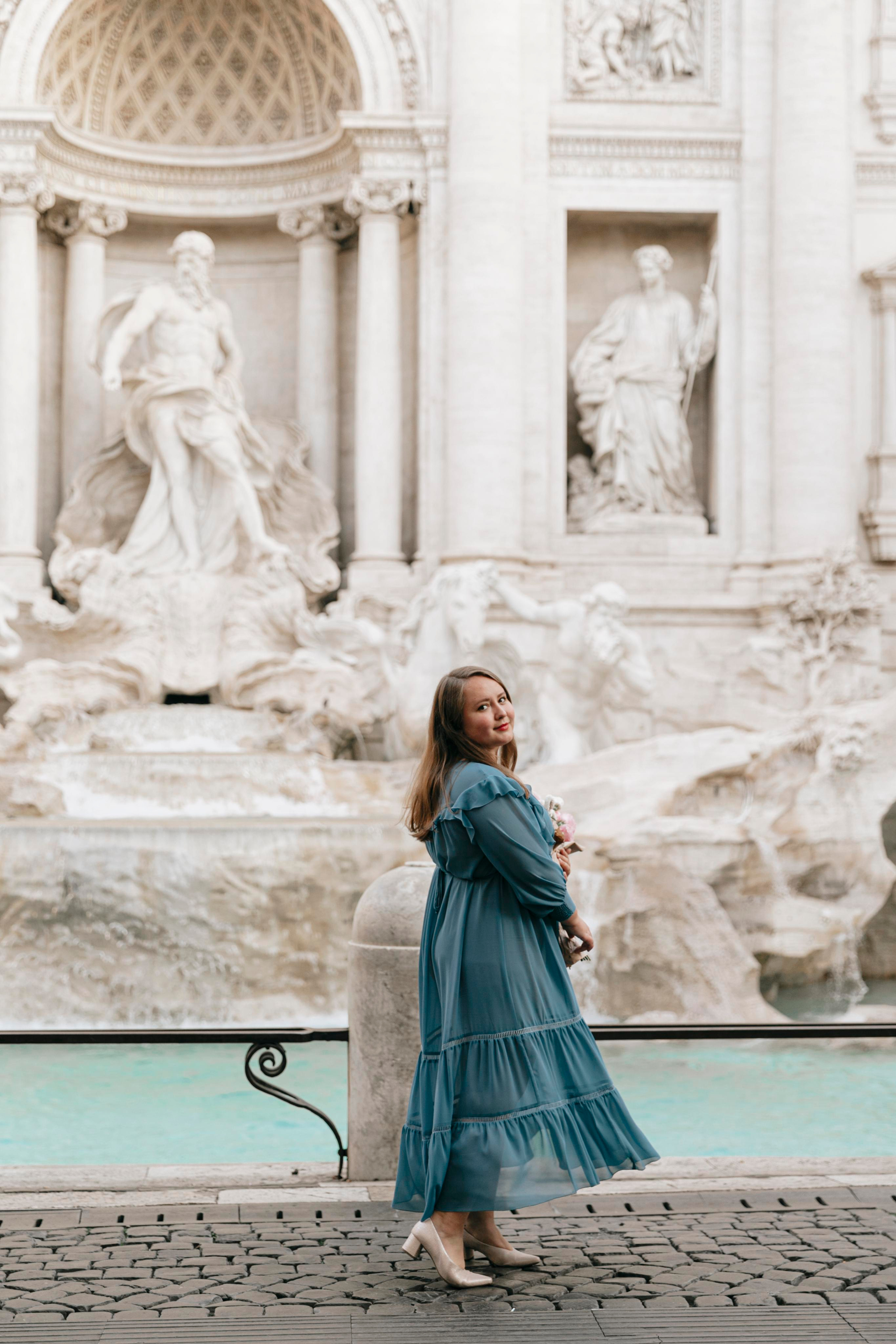 THREE COINS IN THE TREVI FOUNTAIN. Photographer in Rome