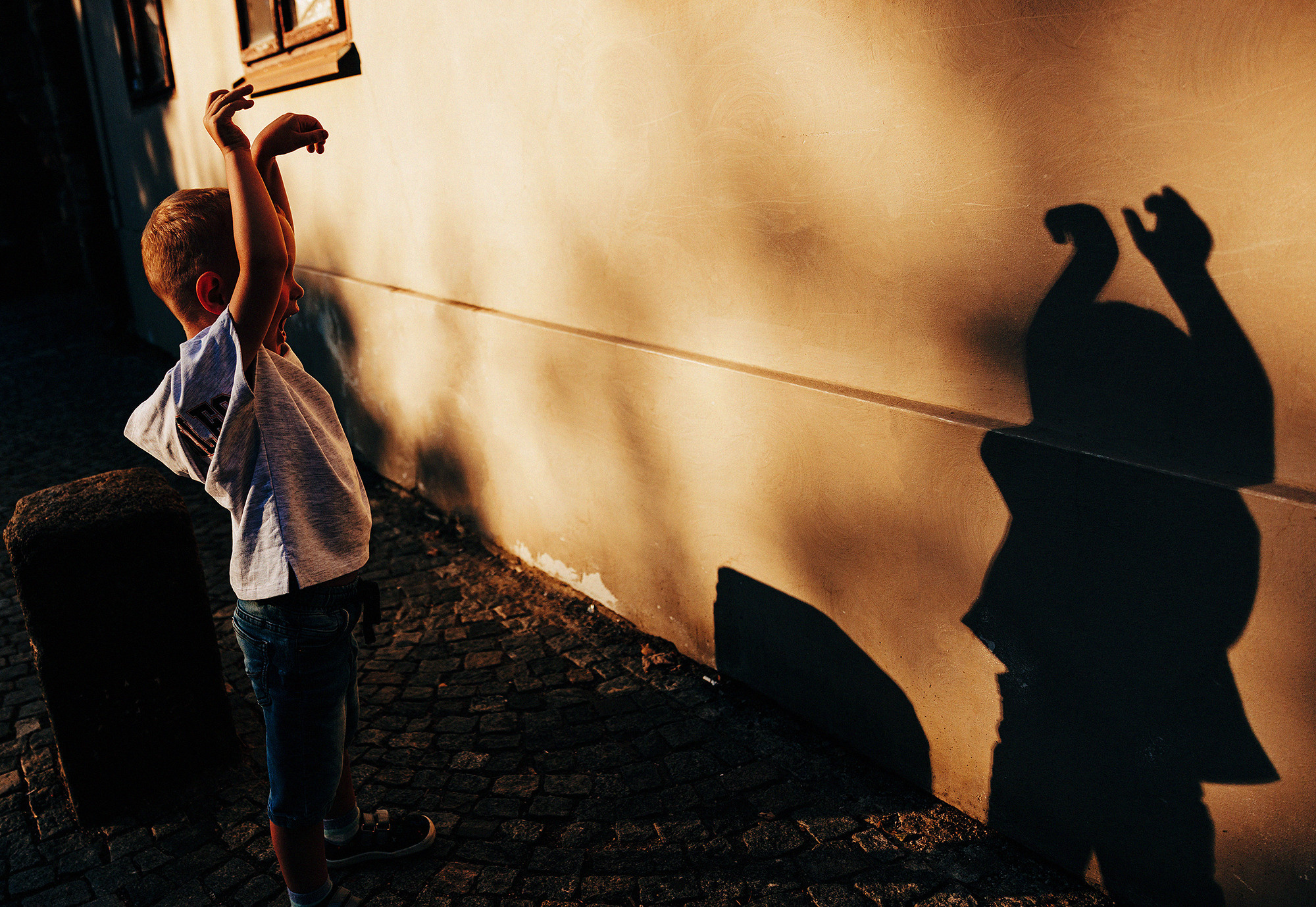 Таня, Андрей и Паша на прогулке. Family and wedding photographer in Prague Natalia Fedori