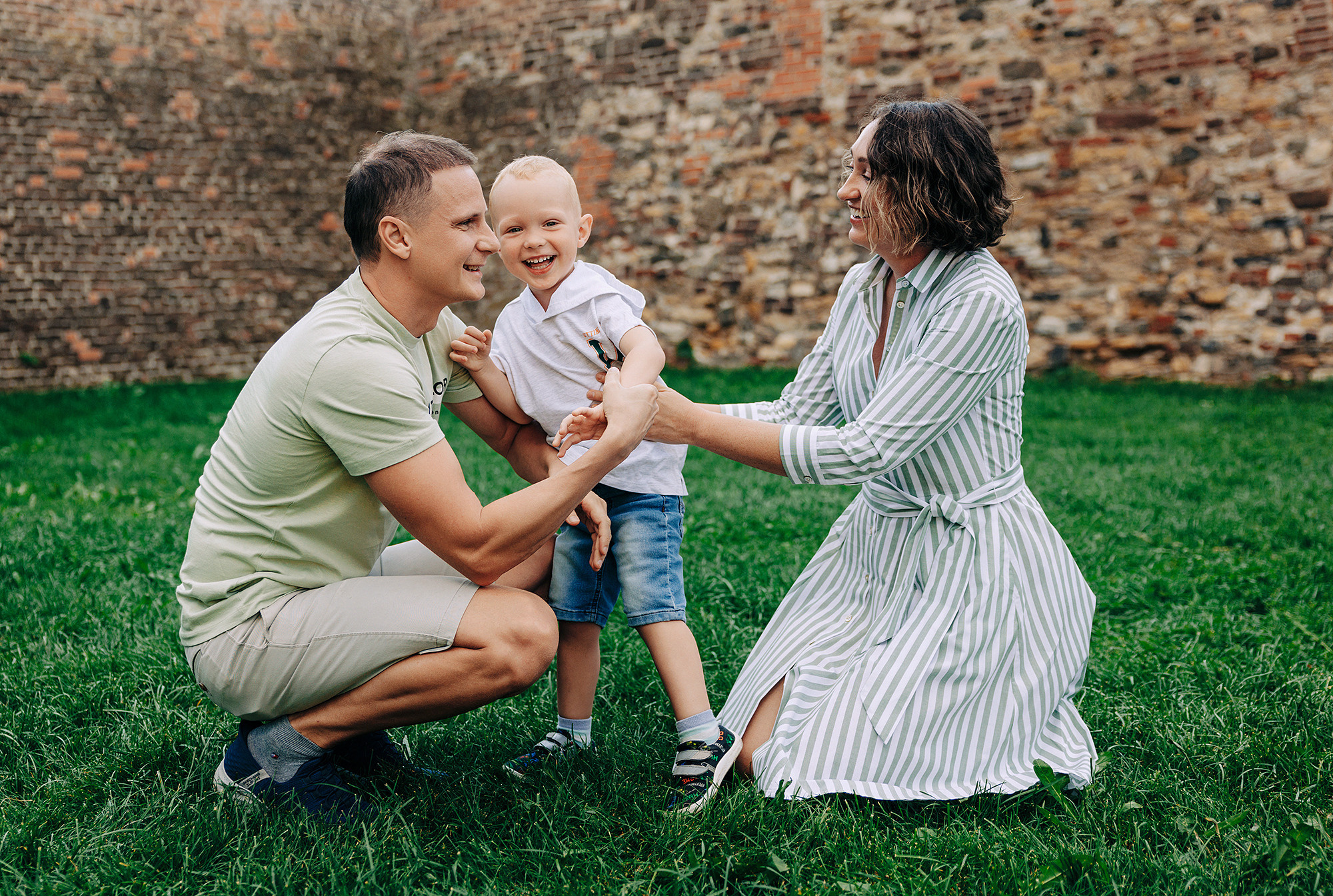 Таня, Андрей и Паша на прогулке. Family and wedding photographer in Prague Natalia Fedori