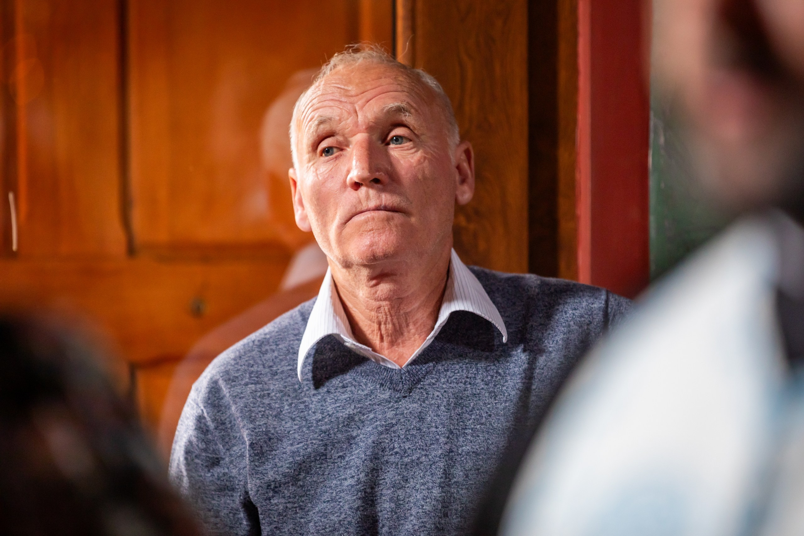 fotograf botez , fotografie botez Botoșani, fotograf Alin Chirilă, amintiri botez, fotografii botez, botez Miruna Parascheva, fotograf copii, fotografie botez în Botoșani-alt="botez , fotografie botez Alin Chirilă, amintiri botez, fotografii emoționante botez Botoșani"-- fotografii-botez-bebelus- amintiri-botez-micuț- moment-sfânt-crestinare- fotografie-emotionanta-botez- detalii-botez-bebelusi- parinti-fericiti-la-botez- fotograf-botez-profesionist- botez-in-biserica-ortodoxa- micuț-botezat-cu-emoție- zâmbete-și-lacrimi-la-botez- bebeluș-la-cristelniță- decor-botez-colorat- botez-cu-dragoste-și-credință- emotie-pura-la-botez- fotograf-botez-botosani- botez-iasi-suceava-fotograf- amintiri-nepretuite-botez-- Preotul ținându-l pe micuțul Mathias Gabriel la botez, în biserica Înălțarea Domnului, Copălău - Detalii de la botezul lui Mathias – lumânare, trusou și icoană - Familia lui Mathias Gabriel alături de micuț, în ziua botezului - Portret emoționant cu mama și bebelușul în brațe, în biserică,fotograf profesionist evenimente Botoșani, Iași, Suceava, Fălticeni, Bacău, Pașcani, Roman - AlinoFotoStudio by Alin Chirilă - servicii foto nuntă, botez, cununie, ședințe foto creative, albume personalizate, fotografii emoționante și calitative pentru cele mai importante momente din viață,fotograf nuntă Botoșani Alin Chirilă, ședință foto botez Iași - AlinoFotoStudio, servicii fotograf profesionist evenimente Suceava, fotograf cununie civilă Fălticeni - Alin Chirilă, album foto nuntă personalizat Bacău.“Bebeluș botezat în biserică, ținut în brațe de nași” • “Detaliu cu lumânarea de botez decorată cu flori albe” • “Părinți emoționați alături de copilul lor la ceremonia de botez” • “Masa festivă de botez cu decor tematic și tort personalizat” • “Momentul în care preotul toarnă apă sfințită pe fruntea bebelușului” “Bebeluș în rochie albă de botez, zâmbind în brațele mamei” • “Detaliu cu cruciulița de botez așezată pe o pernă de satin” • “Părinți și nași aprinzând lumânările în timpul ceremoniei de botez” • “Tort de botez decorat cu figurine tematice și numele copilului” • “Copil botezat dormind liniștit în pătuțul decorat festiv” • “Momentul în care preotul binecuvântează copilul în fața altarului” • “Invitați adunându-se în jurul mesei festive la petrecerea de botez” • “Bebeluș ținând în mână o jucărie personalizată primită la botez” • “Familie fericită pozând împreună după ceremonia de botez” • “Decor tematic cu baloane și flori la locația petrecerii de botez” fotograf Botoșani fotograf evenimente fotograf botez Alin Chirila fotograf alinofotostudio.fotograf botez Amelis Maria, fotografie botez Botoșani, fotograf Alin Chirilă, amintiri botez, fotografii botez, botez Amelis Maria, fotograf copii, fotografie botez în Botoșani,