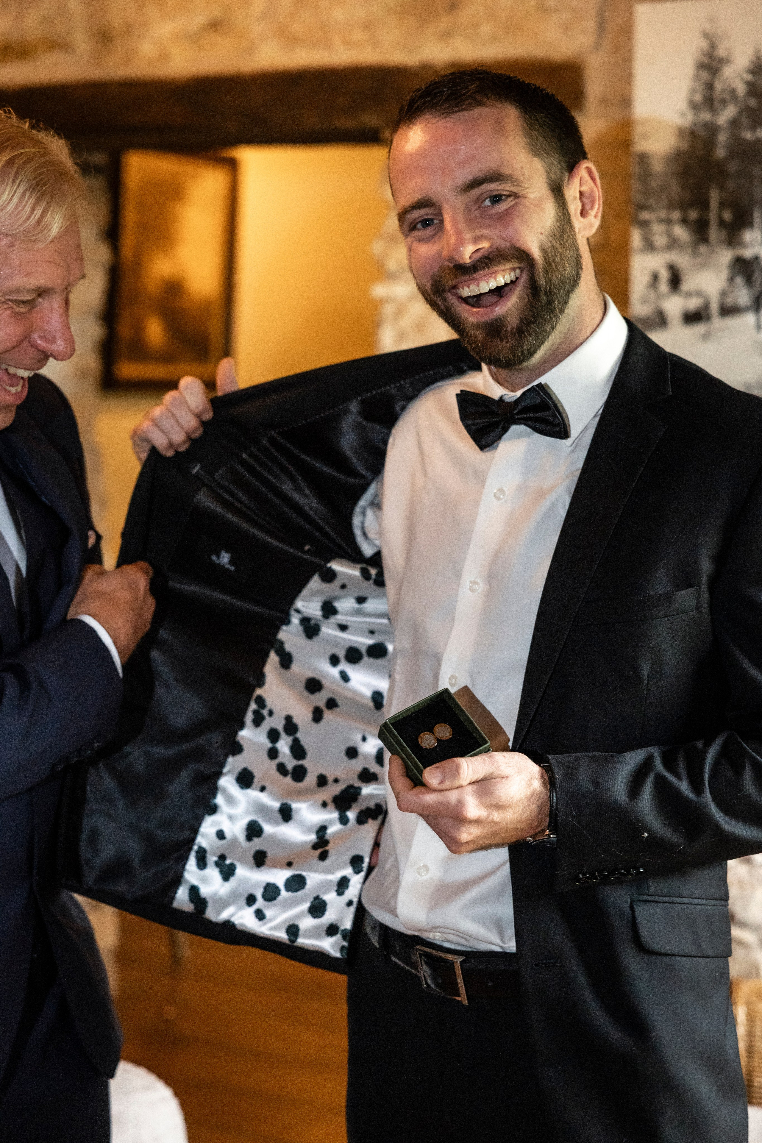 Groom’s suit with Dalmatian-print jacket lining – personalised wedding style.