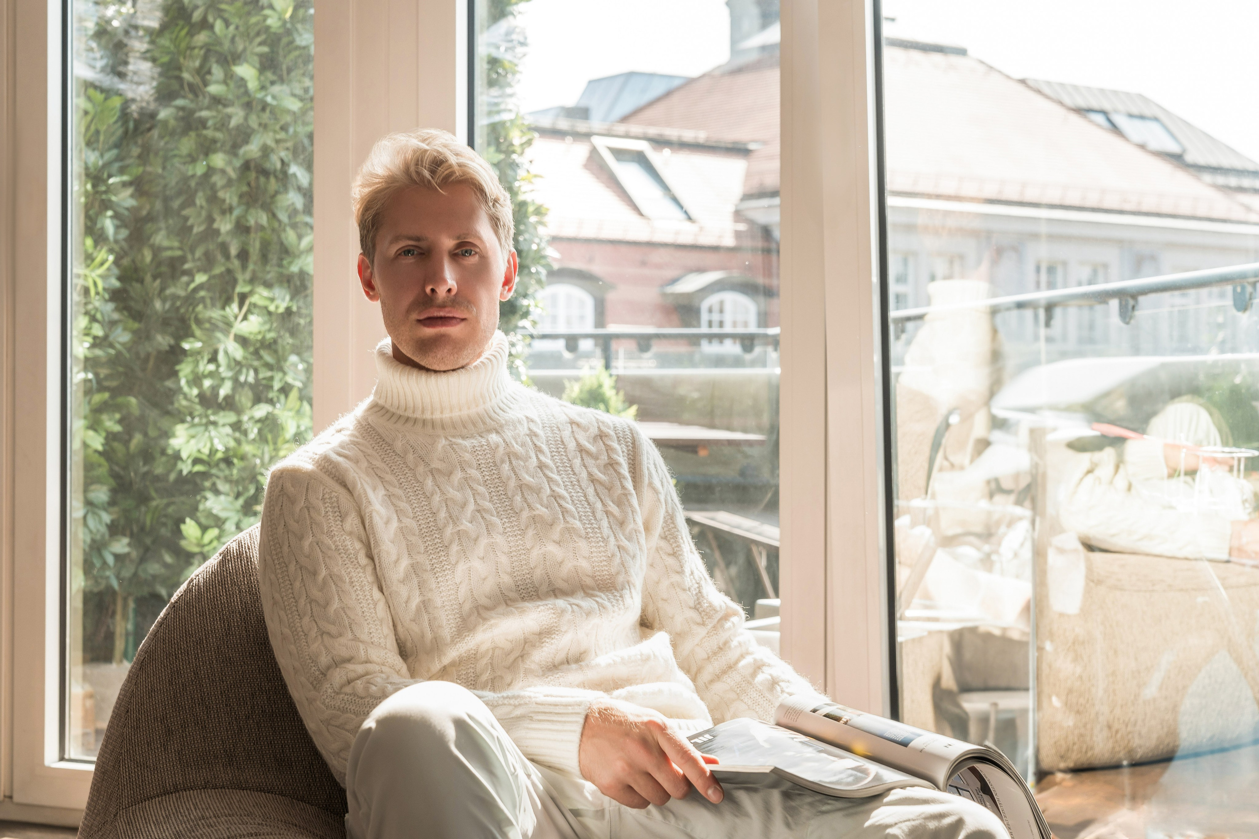 Professioneller Studiofotograf in München – Fotos, Content Creation, Shooting für jeden Anlass. Fotostudio Aesthetic Space in München. Fotostudio mieten ab 1 Stunde