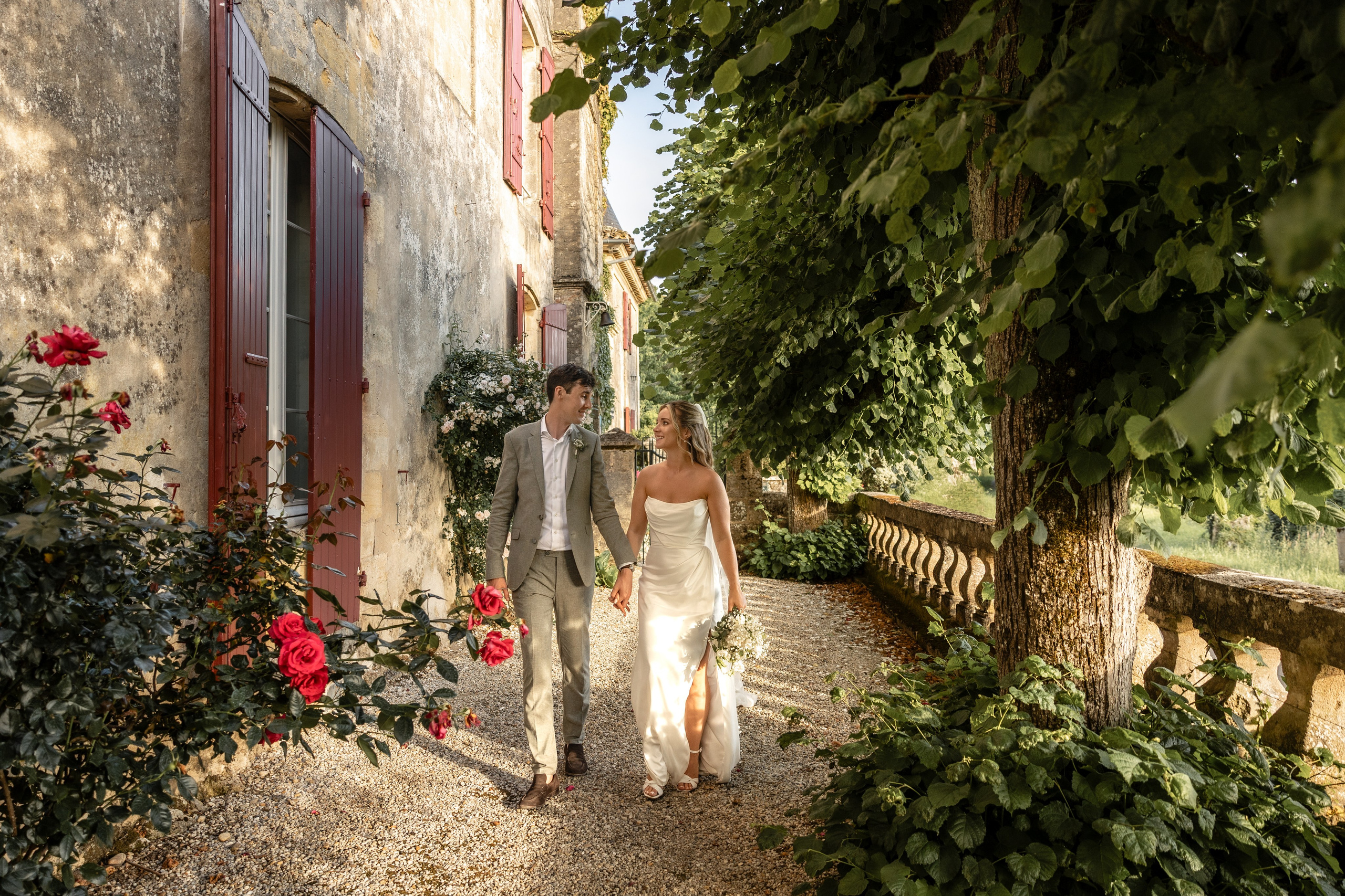 Sarah & Sean — a fairytale wedding at Château Sentout. Eugenie Smirnova — wedding, corporate and lifestyle photographer in Toulouse and Southwest France