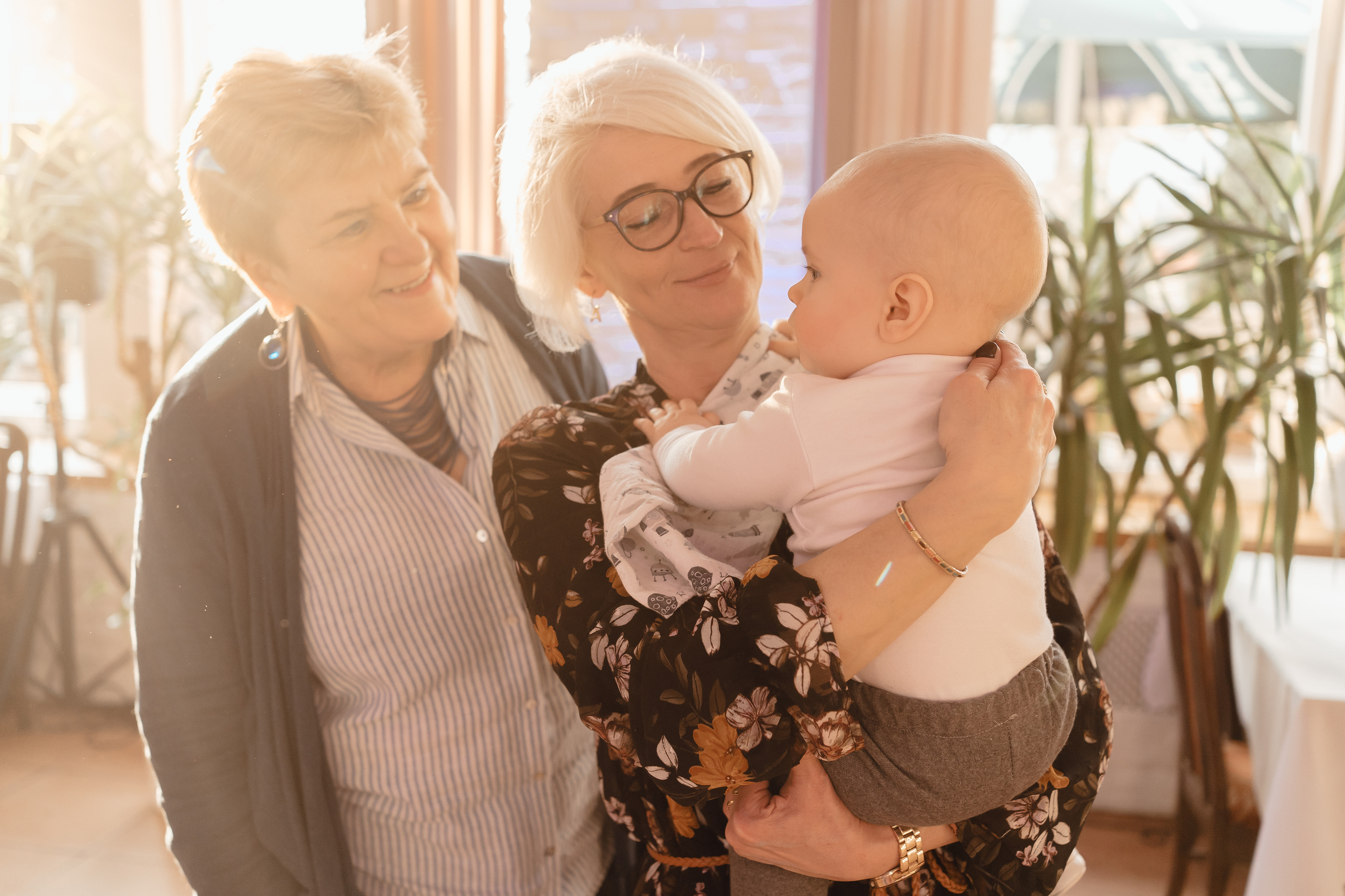 Wyjątkowy dzień dla Szymona - Chrzest święty w Łodzi. Fotograf Łódź - sesja ciążowa, noworodkowa, dziecięca. Studio w Łodzi