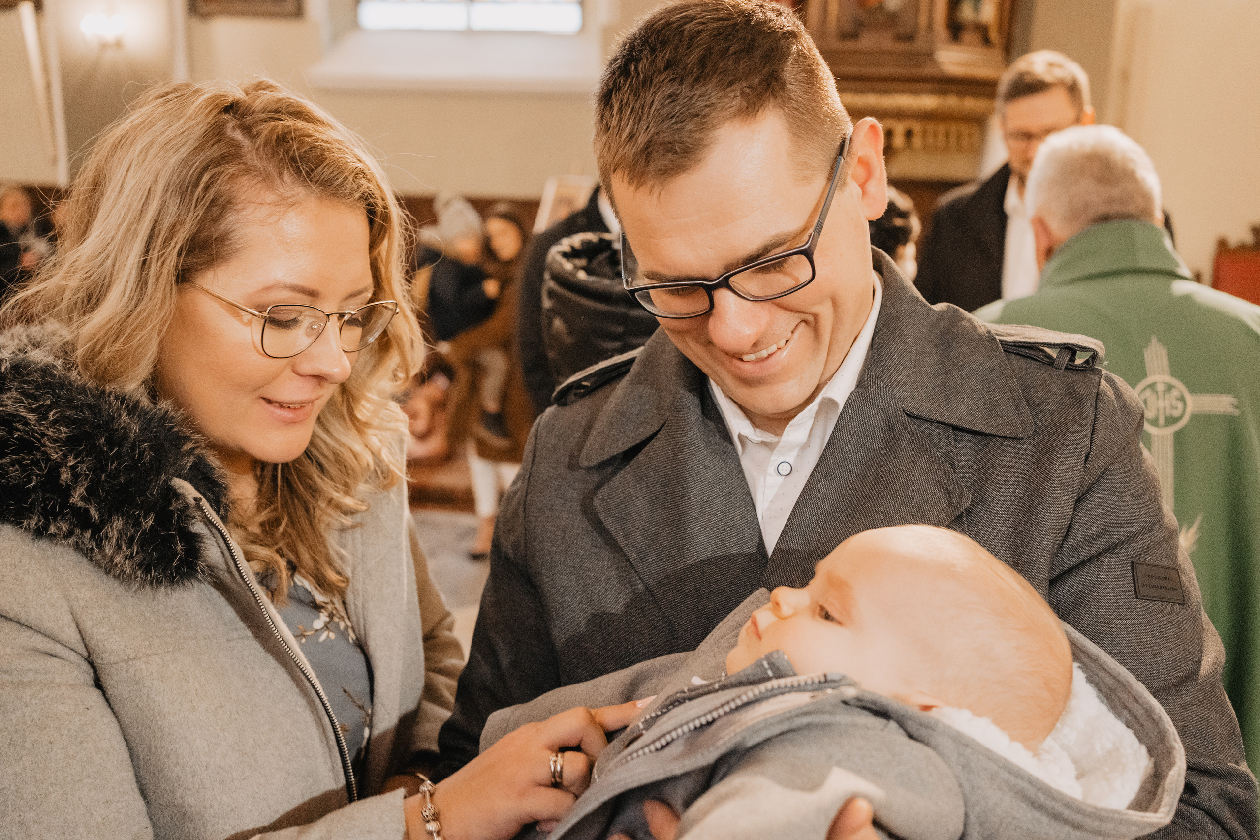 Wyjątkowy dzień dla Szymona - Chrzest święty w Łodzi. Fotograf Łódź - sesja ciążowa, noworodkowa, dziecięca. Studio w Łodzi