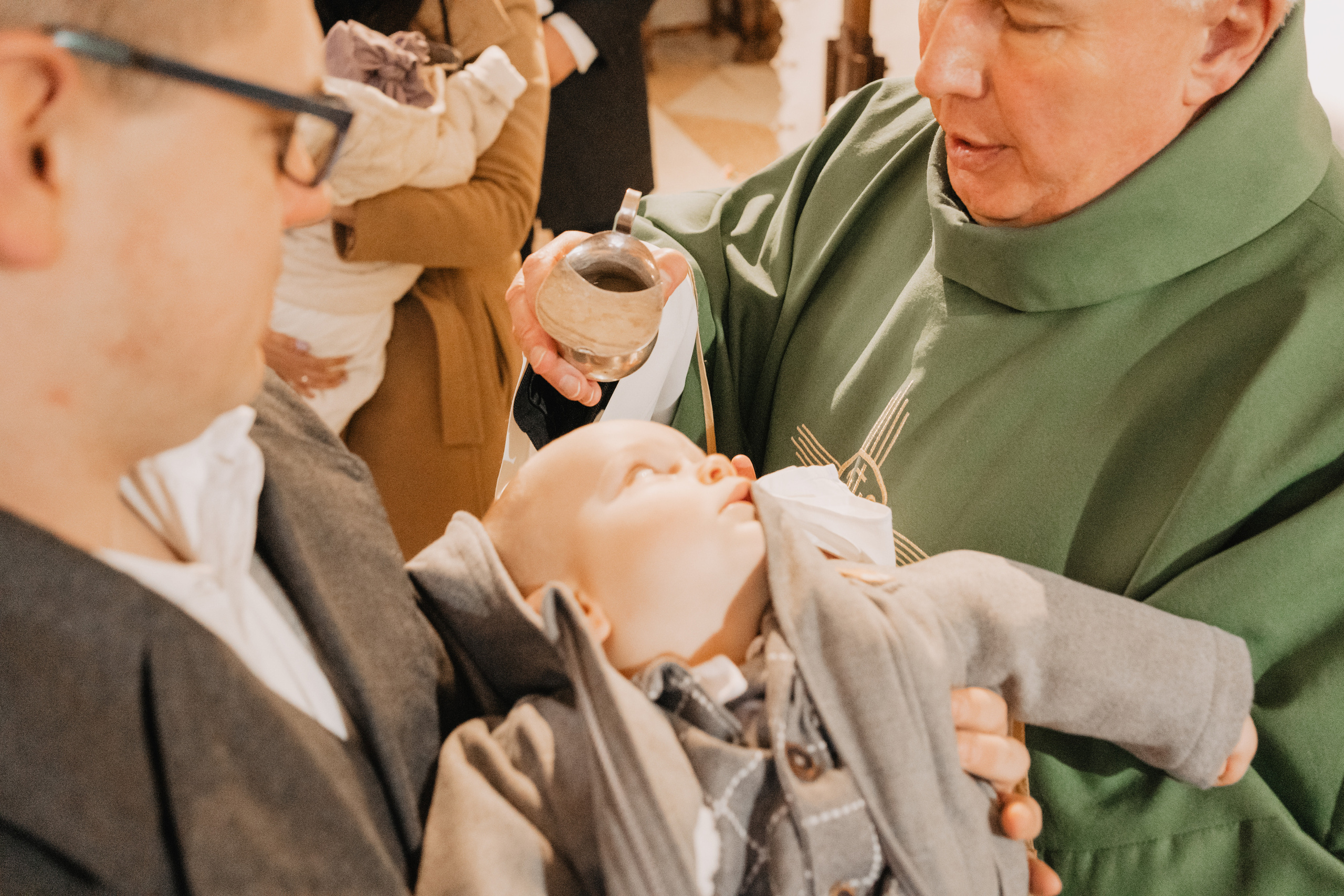 Wyjątkowy dzień dla Szymona - Chrzest święty w Łodzi. Fotograf Łódź - sesja ciążowa, noworodkowa, dziecięca. Studio w Łodzi