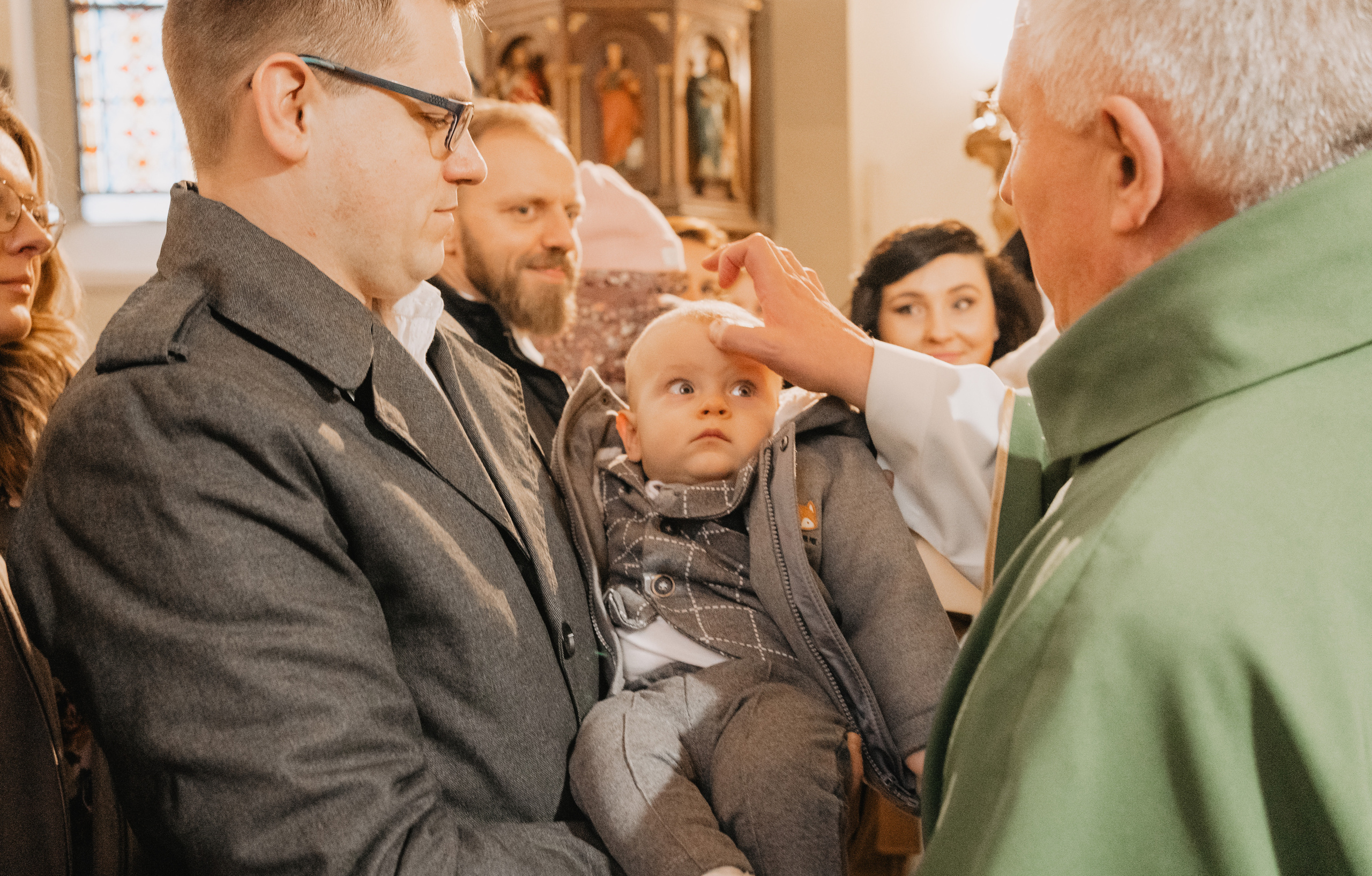 Wyjątkowy dzień dla Szymona - Chrzest święty w Łodzi. Fotograf Łódź - sesja ciążowa, noworodkowa, dziecięca. Studio w Łodzi