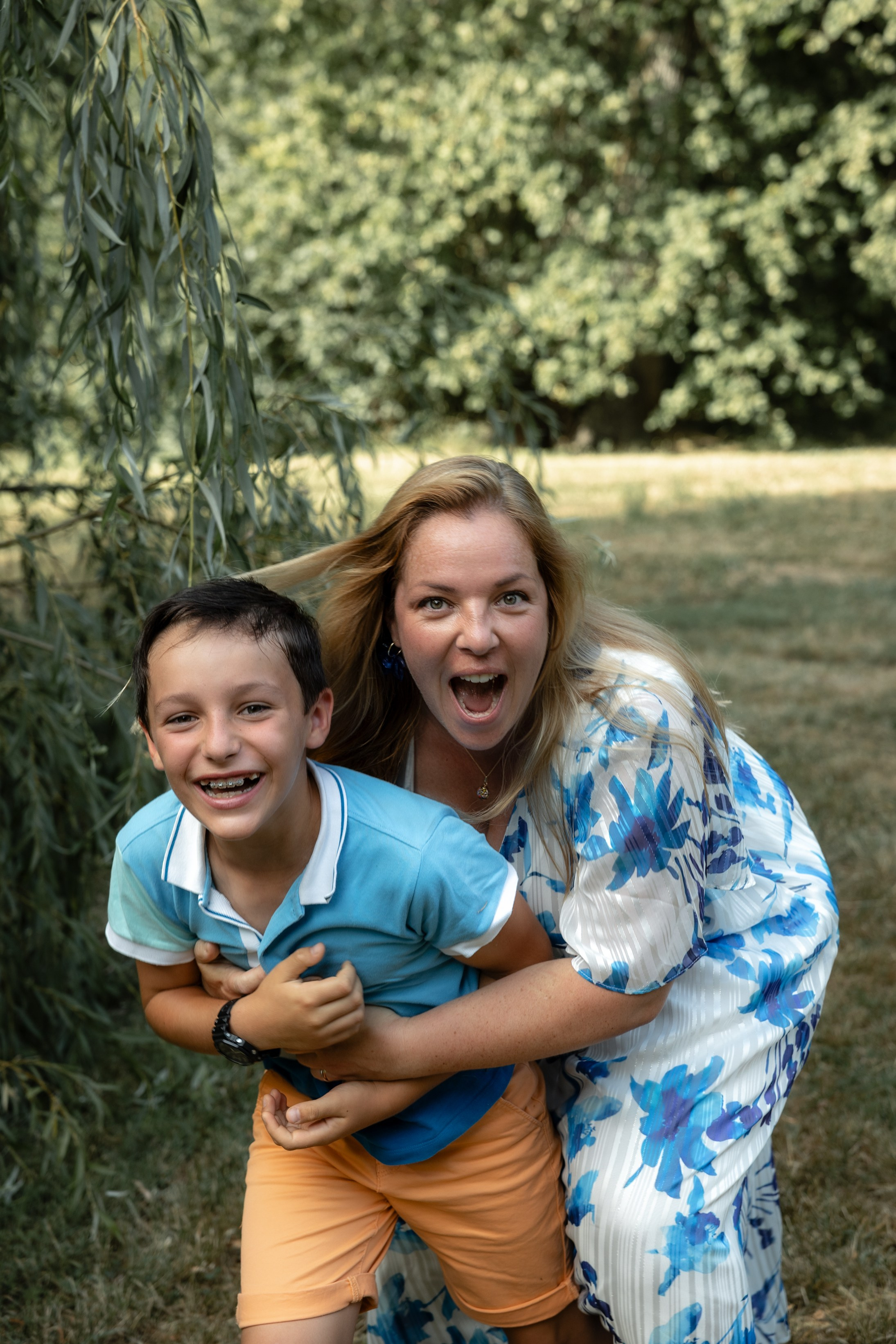 Family photoshoot in Parc du Cabirol, Colomiers. Eugenie Smirnova — wedding, corporate and lifestyle photographer in Toulouse and Southwest France