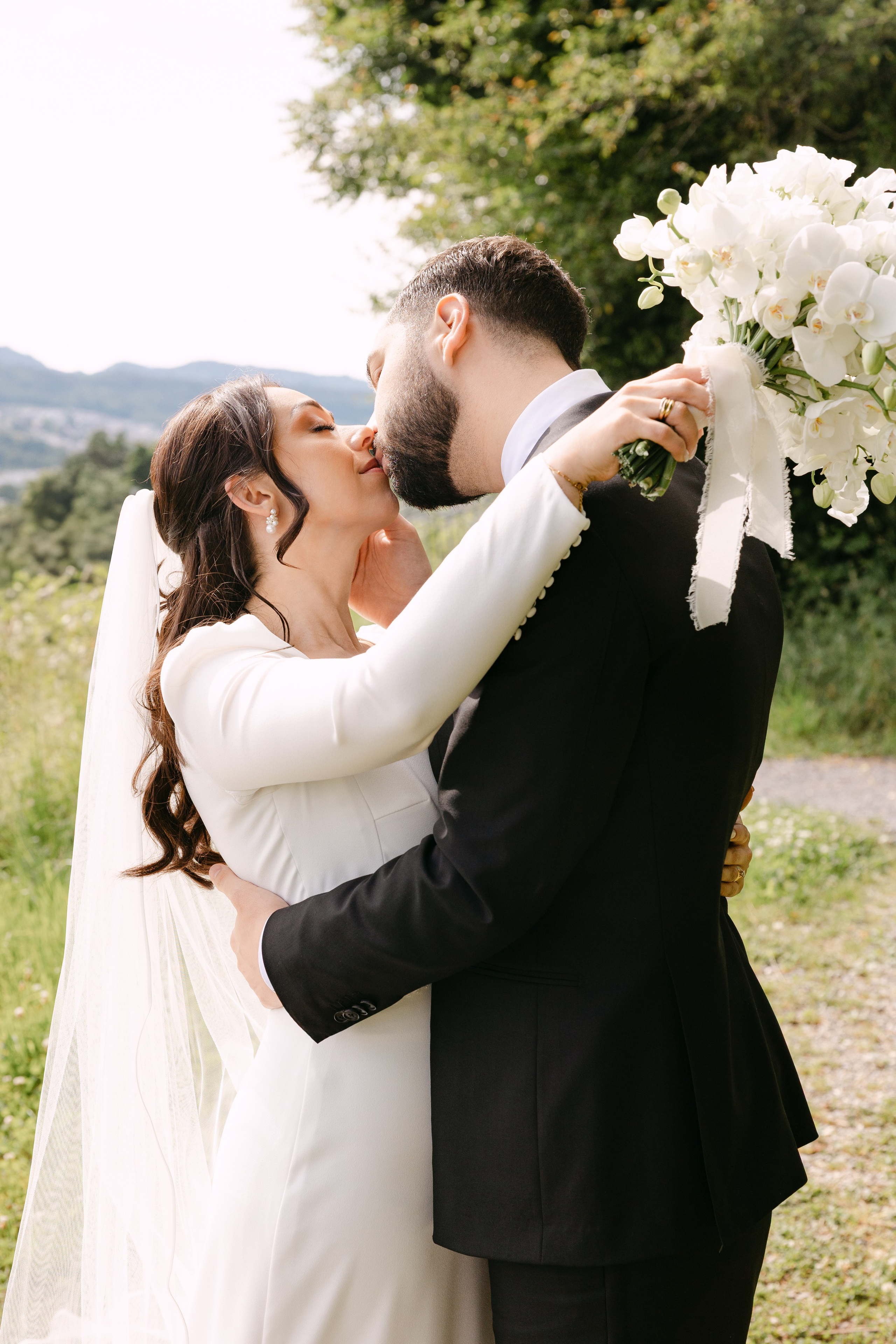 Unforgettable Wedding at Lake Zurich: Landgasthof Halbinsel Au. Wedding and Family Photographer Switzerland and Italy. Valeria Diaz