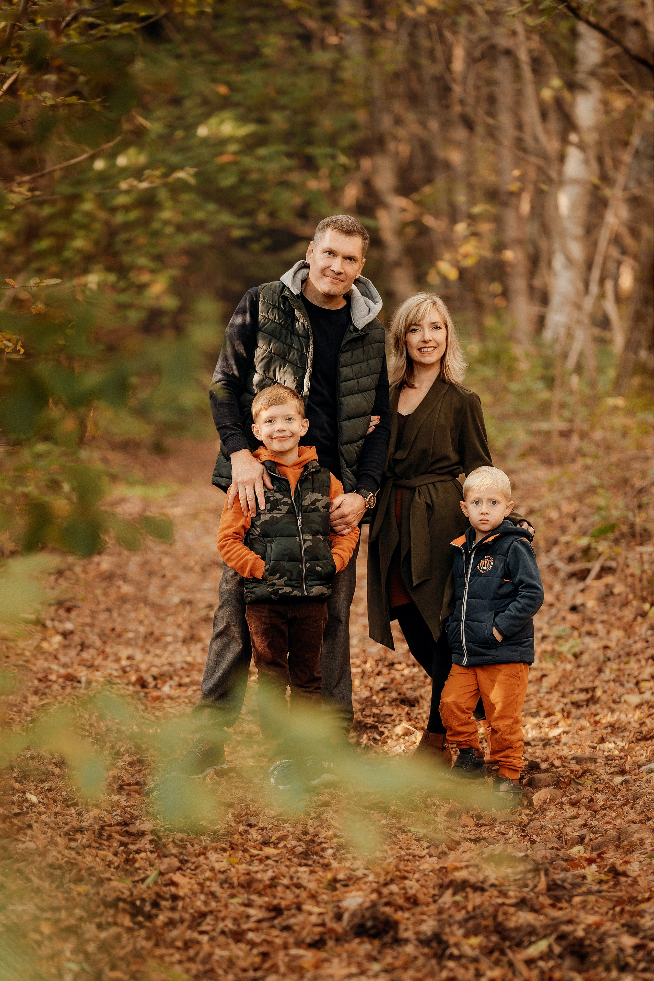 Familienausflug im Herbstwald. Portraitfotografie in Gründau Elena Ohnstedt