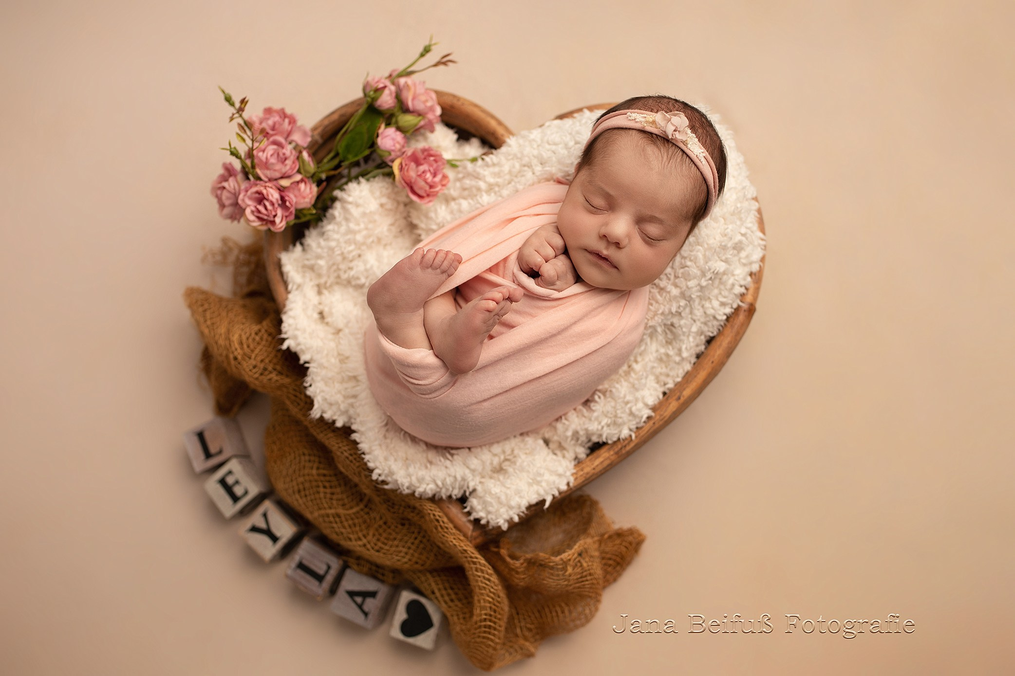 Neugeborenenshooting Weißenhorn, Neugeborenenshooting Ulm, Babyfotograf Ulm, Babyfotograf Senden, Babyfotograf Neu-Ulm Jana Beifuß FotografieNeugeborenenshooting Weißenhorn, Neugeborenenshooting Ulm, Babyfotograf Ulm, Babyfotograf Senden, Babyfotograf Neu-Ulm