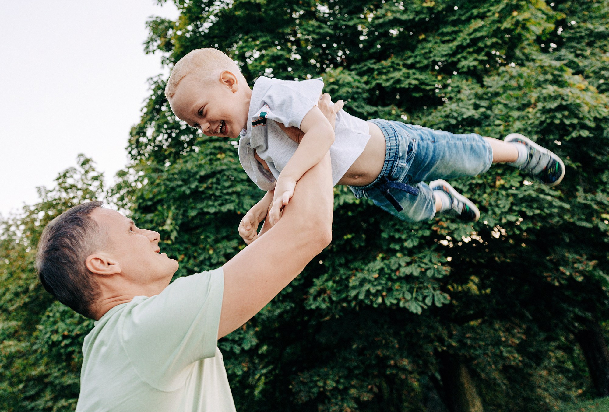 Таня, Андрей и Паша на прогулке. Family and wedding photographer in Prague Natalia Fedori