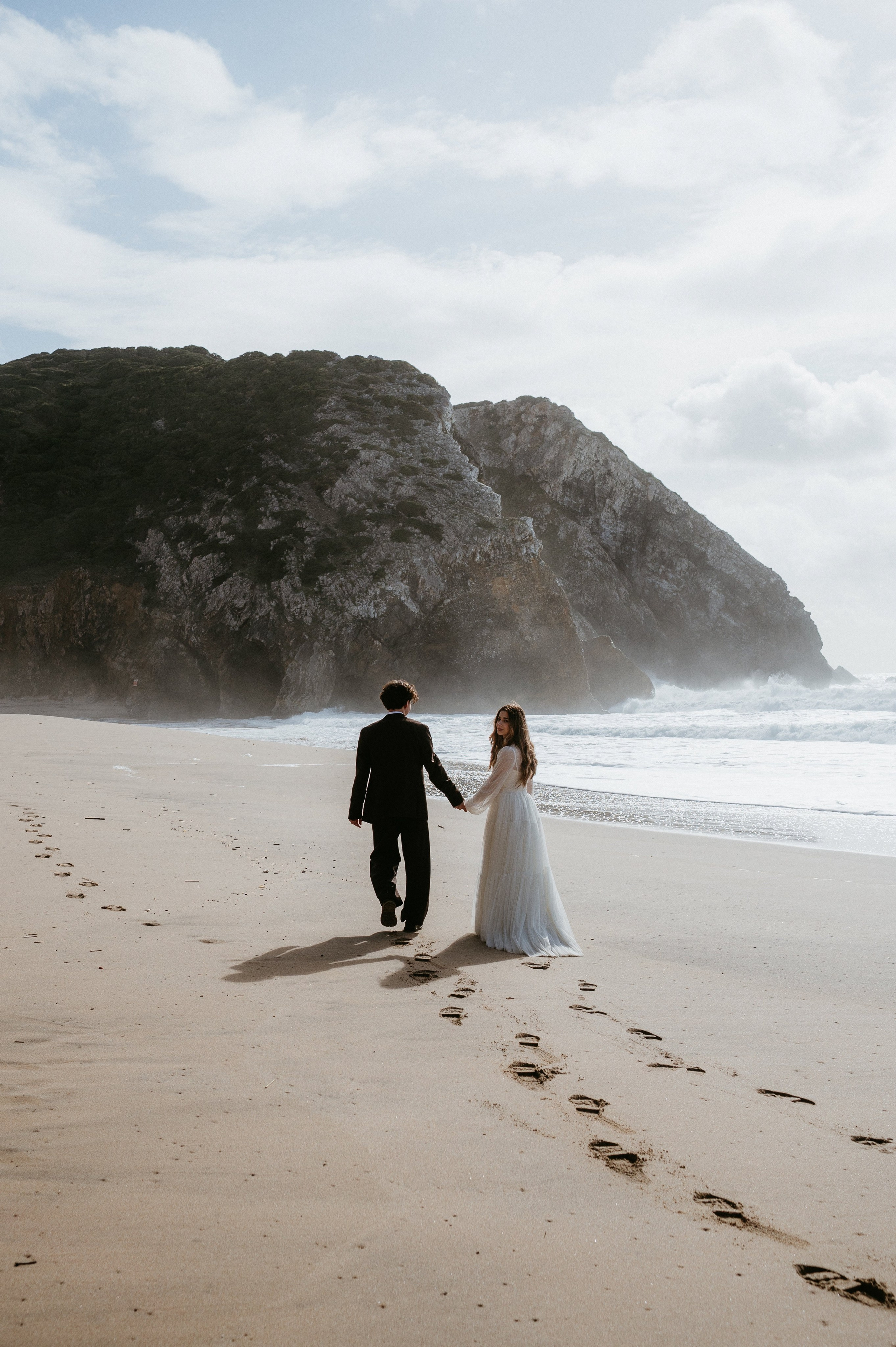 Ședință foto de nuntă pe plaja Adraga – emoție la malul oceanului Atlantic. Valentin Melen — wedding photographer