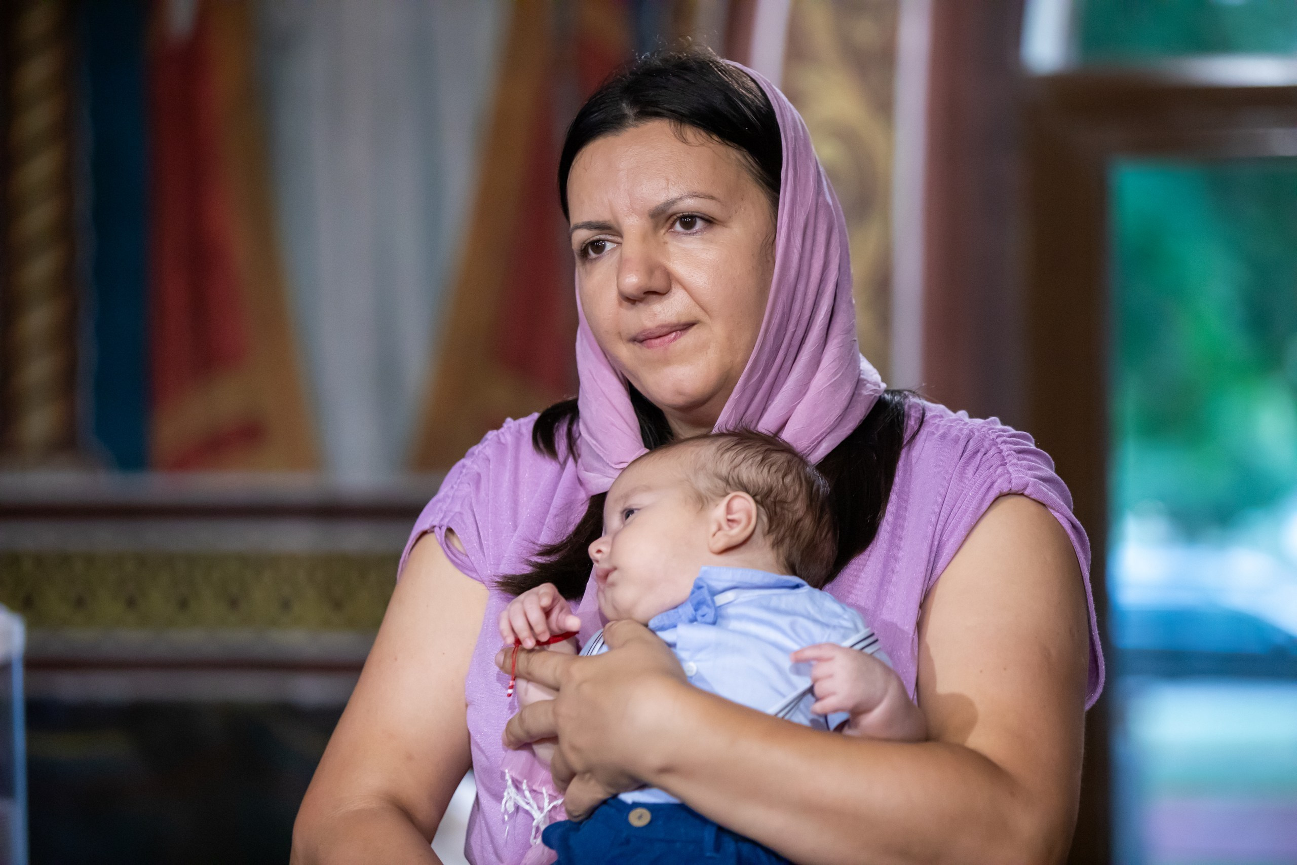 fotograf botez , fotografie botez Botoșani, fotograf Alin Chirilă, amintiri botez, fotografii botez, botez Miruna Parascheva, fotograf copii, fotografie botez în Botoșani-alt="botez , fotografie botez Alin Chirilă, amintiri botez, fotografii emoționante botez Botoșani"-- fotografii-botez-bebelus- amintiri-botez-micuț- moment-sfânt-crestinare- fotografie-emotionanta-botez- detalii-botez-bebelusi- parinti-fericiti-la-botez- fotograf-botez-profesionist- botez-in-biserica-ortodoxa- micuț-botezat-cu-emoție- zâmbete-și-lacrimi-la-botez- bebeluș-la-cristelniță- decor-botez-colorat- botez-cu-dragoste-și-credință- emotie-pura-la-botez- fotograf-botez-botosani- botez-iasi-suceava-fotograf- amintiri-nepretuite-botez-- Preotul ținându-l pe micuțul Mathias Gabriel la botez, în biserica Înălțarea Domnului, Copălău - Detalii de la botezul lui Mathias – lumânare, trusou și icoană - Familia lui Mathias Gabriel alături de micuț, în ziua botezului - Portret emoționant cu mama și bebelușul în brațe, în biserică,fotograf profesionist evenimente Botoșani, Iași, Suceava, Fălticeni, Bacău, Pașcani, Roman - AlinoFotoStudio by Alin Chirilă - servicii foto nuntă, botez, cununie, ședințe foto creative, albume personalizate, fotografii emoționante și calitative pentru cele mai importante momente din viață,fotograf nuntă Botoșani Alin Chirilă, ședință foto botez Iași - AlinoFotoStudio, servicii fotograf profesionist evenimente Suceava, fotograf cununie civilă Fălticeni - Alin Chirilă, album foto nuntă personalizat Bacău.“Bebeluș botezat în biserică, ținut în brațe de nași” • “Detaliu cu lumânarea de botez decorată cu flori albe” • “Părinți emoționați alături de copilul lor la ceremonia de botez” • “Masa festivă de botez cu decor tematic și tort personalizat” • “Momentul în care preotul toarnă apă sfințită pe fruntea bebelușului” “Bebeluș în rochie albă de botez, zâmbind în brațele mamei” • “Detaliu cu cruciulița de botez așezată pe o pernă de satin” • “Părinți și nași aprinzând lumânările în timpul ceremoniei de botez” • “Tort de botez decorat cu figurine tematice și numele copilului” • “Copil botezat dormind liniștit în pătuțul decorat festiv” • “Momentul în care preotul binecuvântează copilul în fața altarului” • “Invitați adunându-se în jurul mesei festive la petrecerea de botez” • “Bebeluș ținând în mână o jucărie personalizată primită la botez” • “Familie fericită pozând împreună după ceremonia de botez” • “Decor tematic cu baloane și flori la locația petrecerii de botez” fotograf Botoșani fotograf evenimente fotograf botez Alin Chirila fotograf alinofotostudio.fotograf botez Amelis Maria, fotografie botez Botoșani, fotograf Alin Chirilă, amintiri botez, fotografii botez, botez Amelis Maria, fotograf copii, fotografie botez în Botoșani,