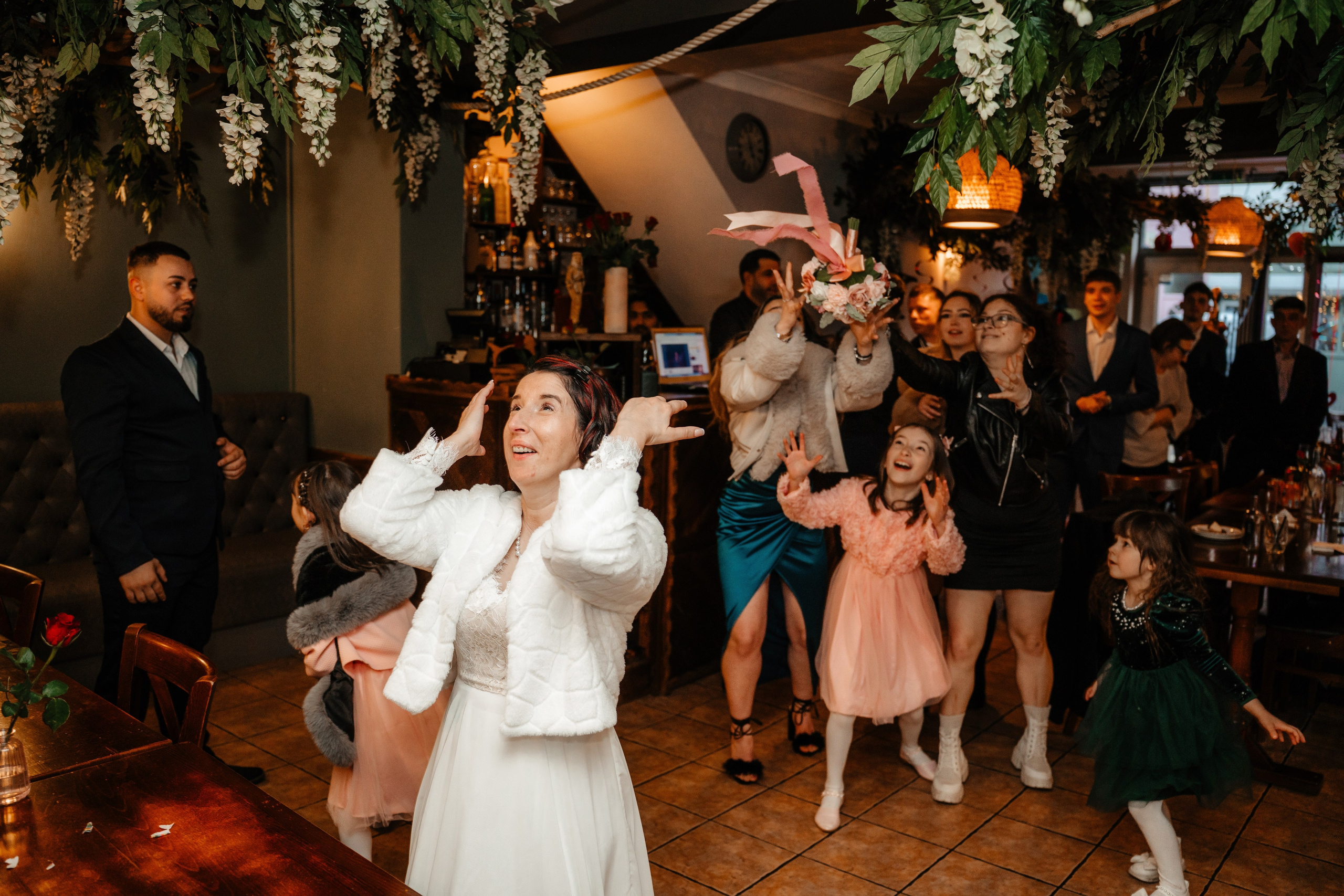 Aruncatul buchetului, un moment deosebit.