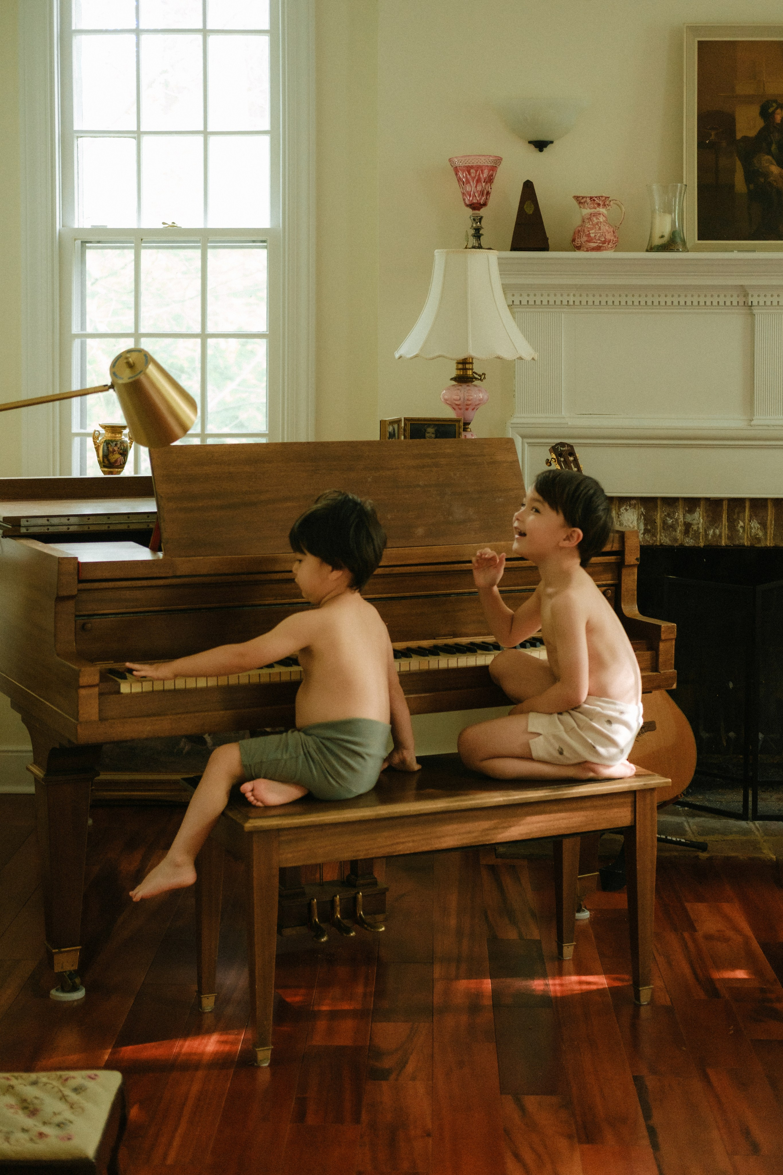 Cozy In-Home Family Photo Session in a Historic Richmond Victorian Home. Family Photographer Anna Dobrovolskaia | Richmond, VA