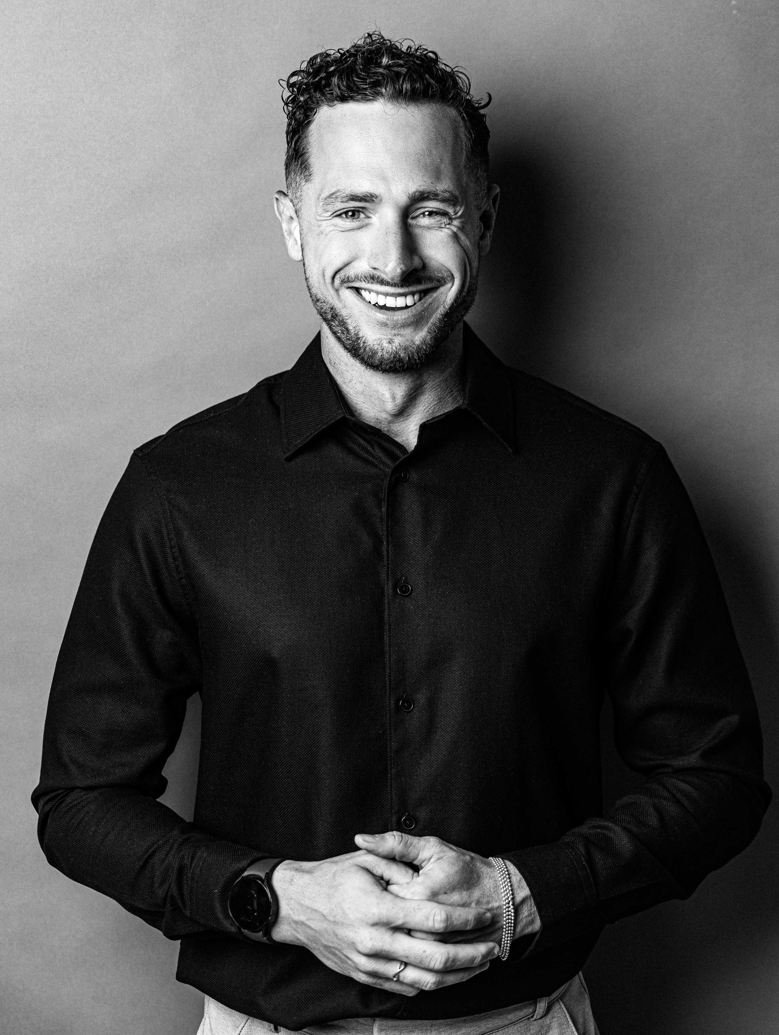 Profesionálny portrétny fotograf v Bratislave — Pasha Borsai