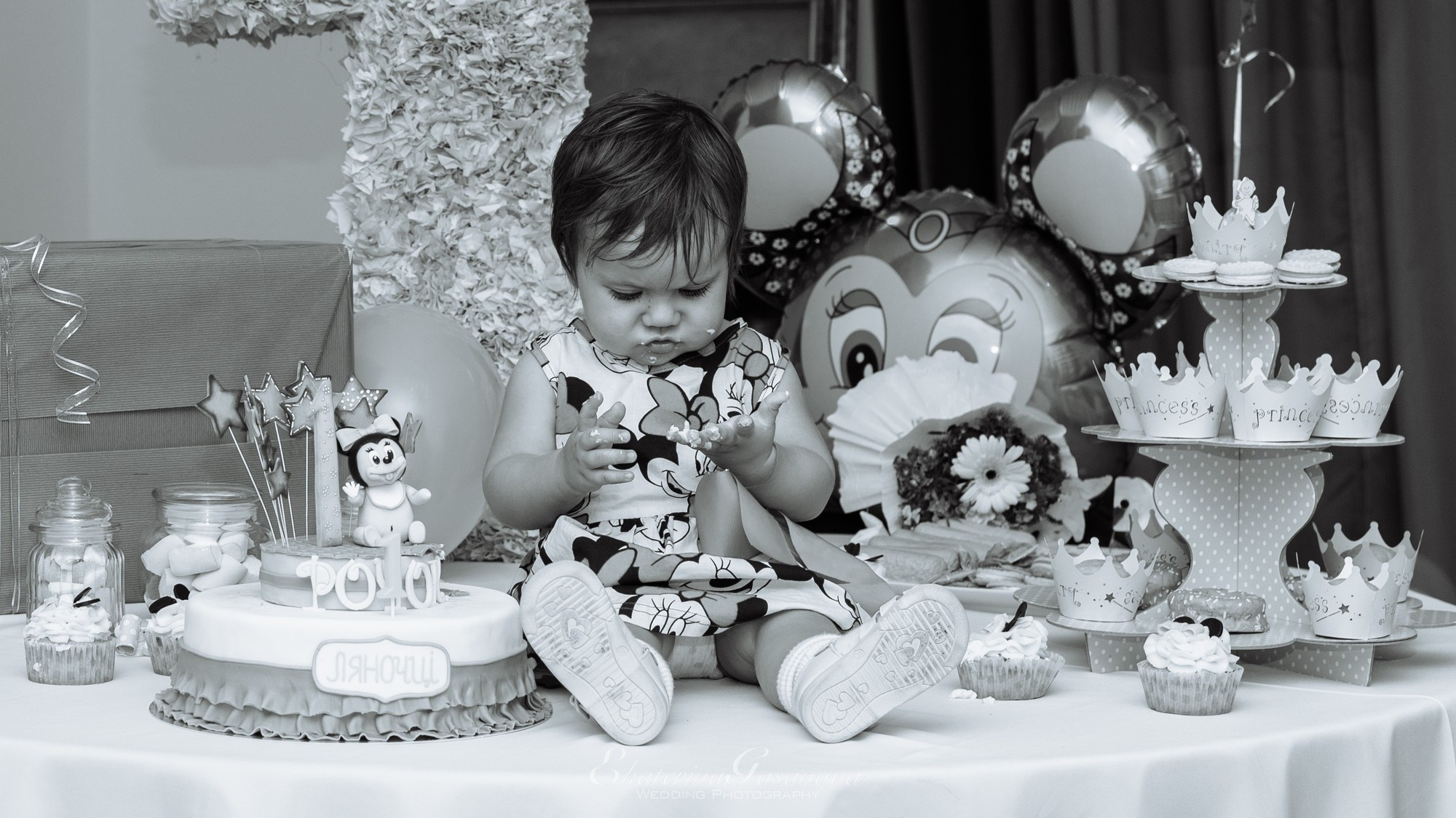 Reportaje fotográfico del primer cumpleaños de Lyasya. Фотограф Екатерина Гасанова — фотосессии в Барселоне