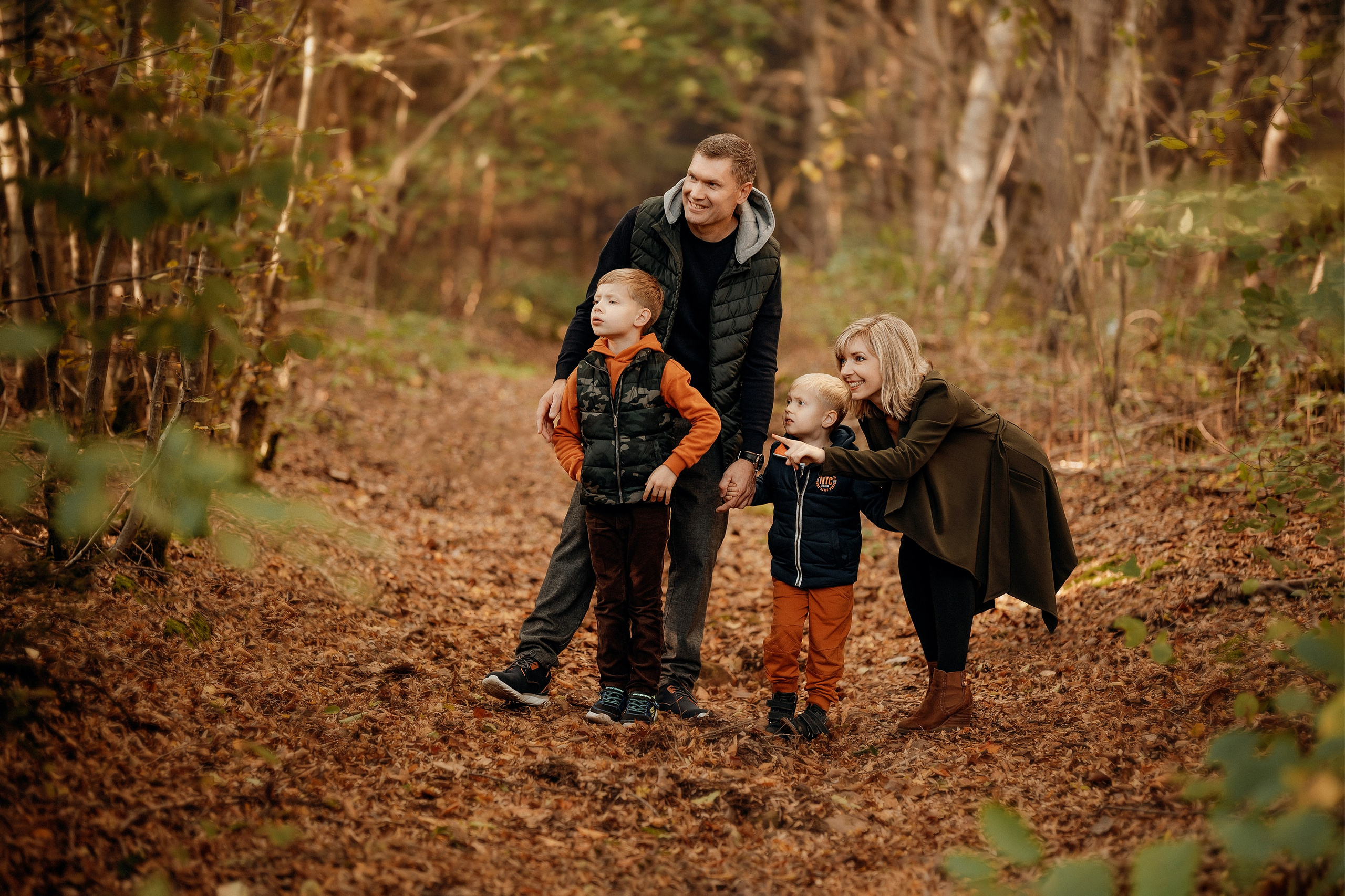 Familienausflug im Herbstwald. Portraitfotografie in Gründau Elena Ohnstedt