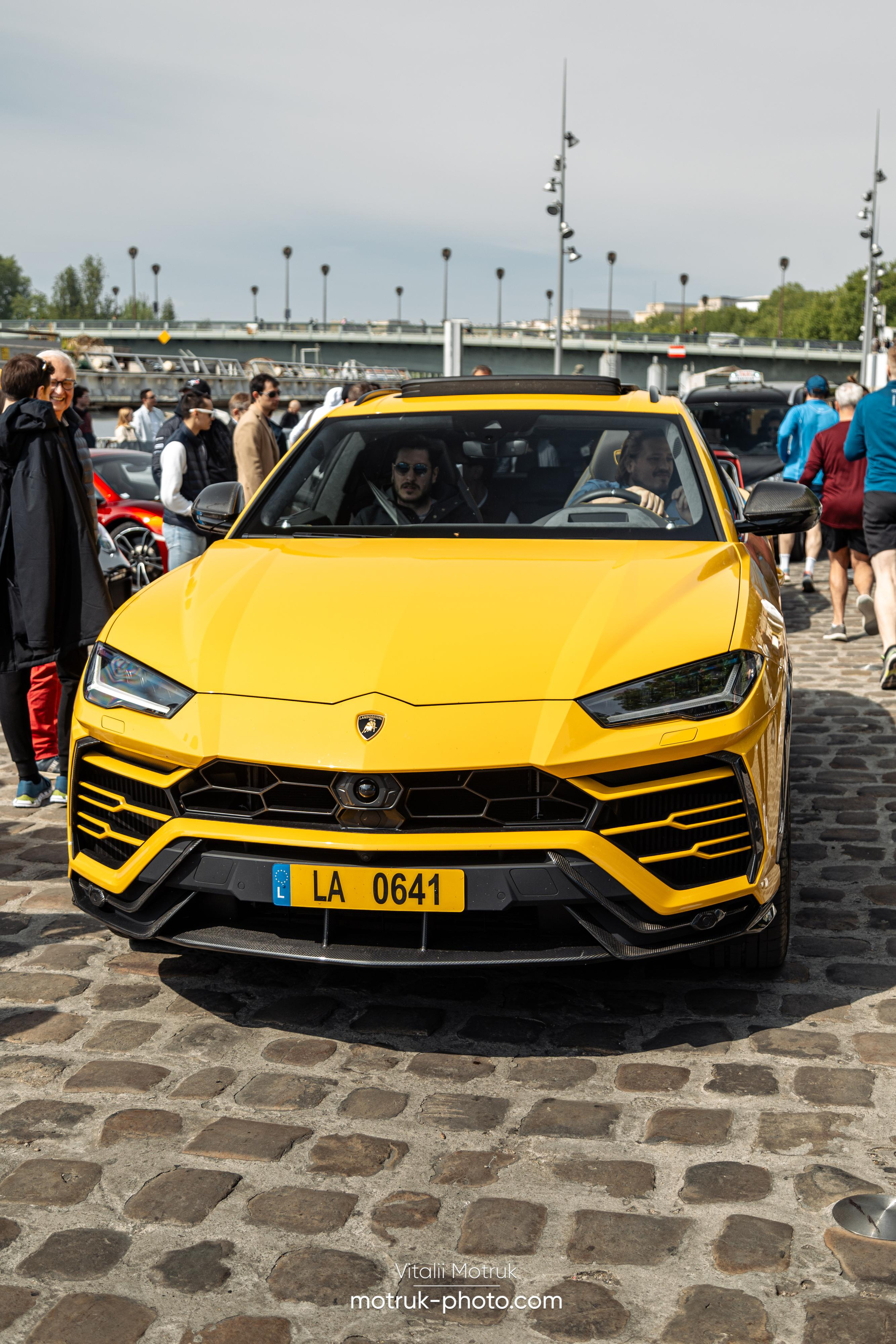 Bateaux Mouches 1 mai. Photographe de voitures à Paris — Vitalii Motruk