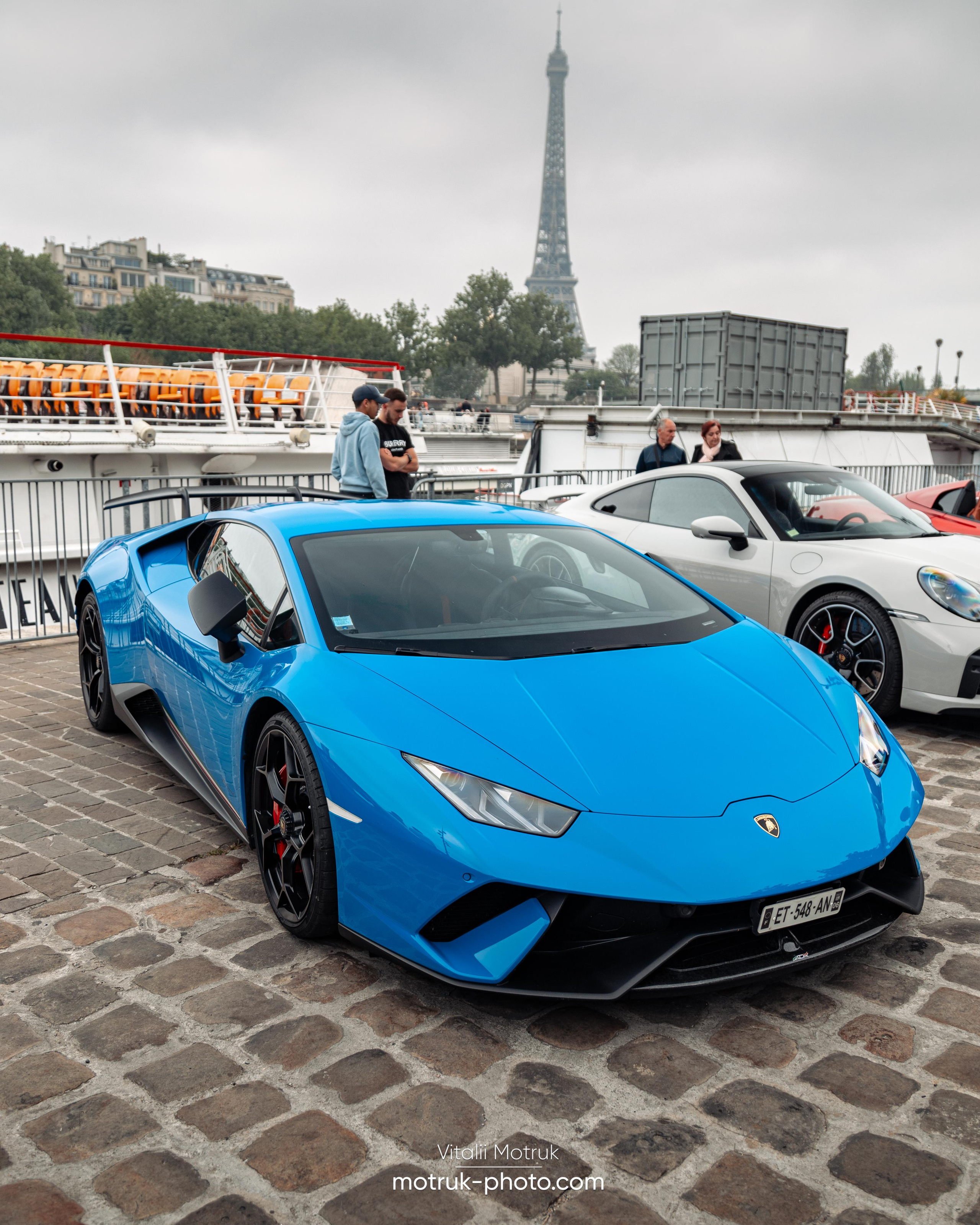 Bateaux Mouches 8 mai. Photographe de voitures à Paris — Vitalii Motruk