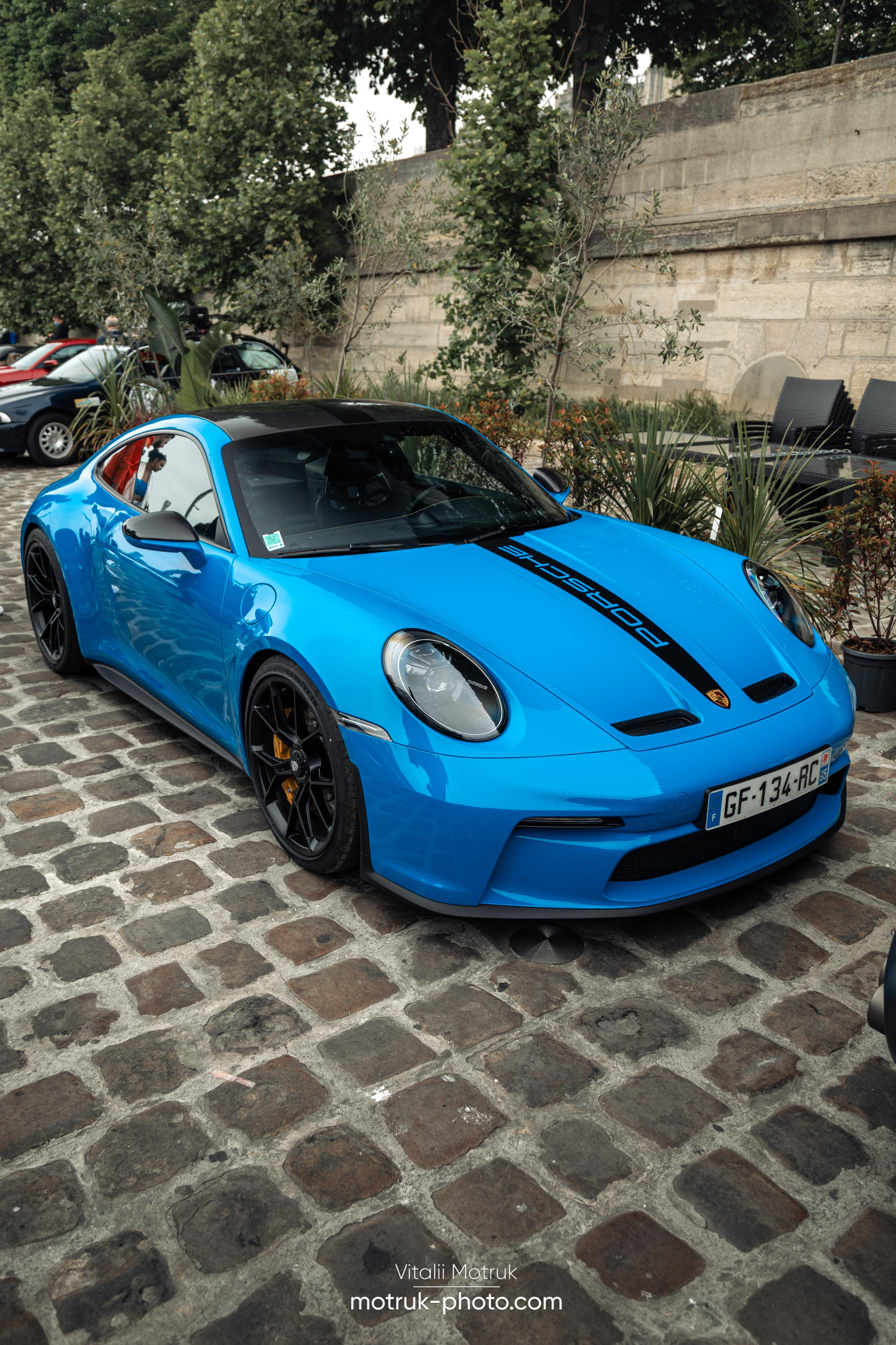 Bateaux Mouches 8 mai. Photographe de voitures à Paris — Vitalii Motruk