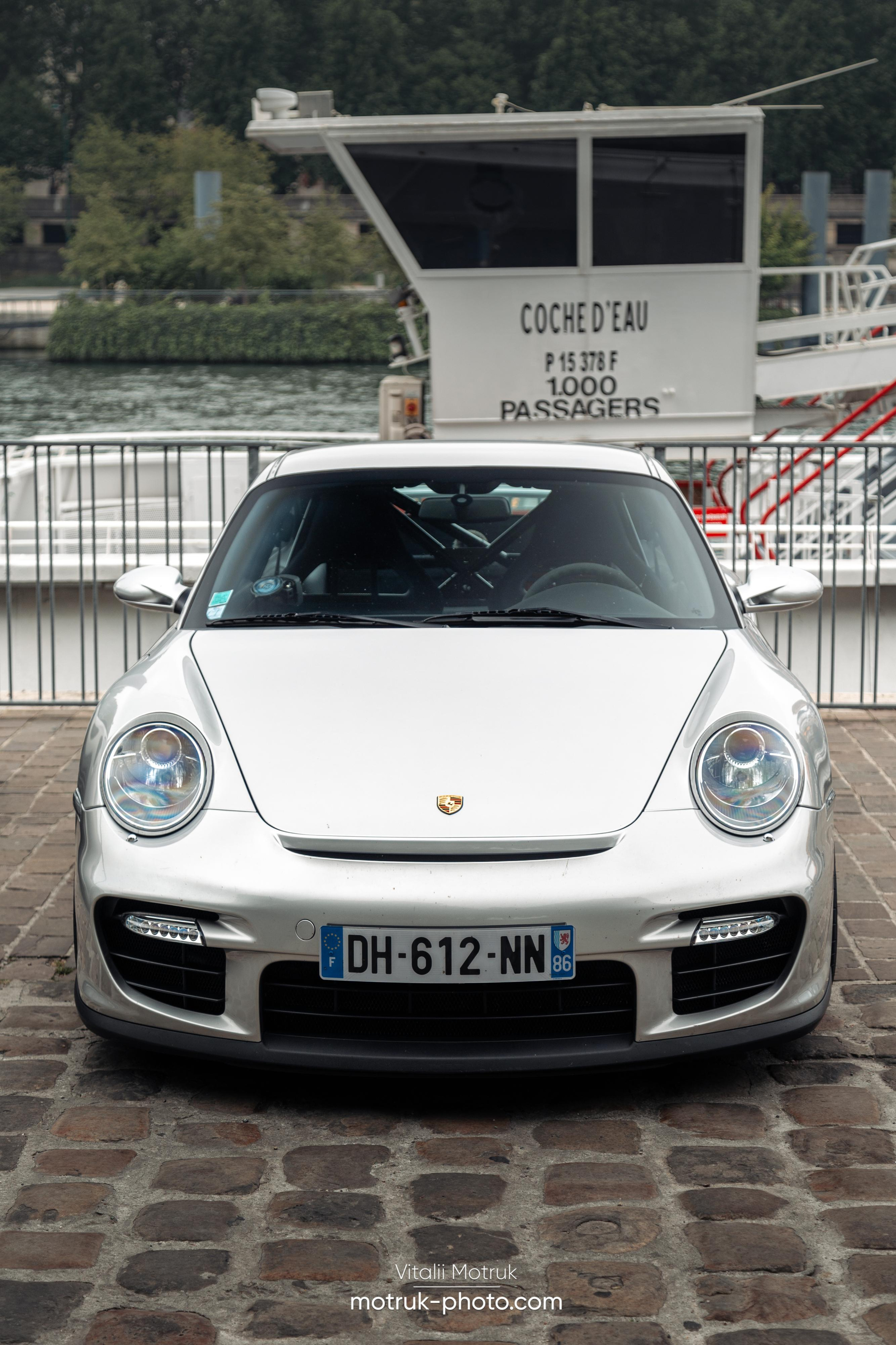 Bateaux Mouches 8 mai. Photographe de voitures à Paris — Vitalii Motruk