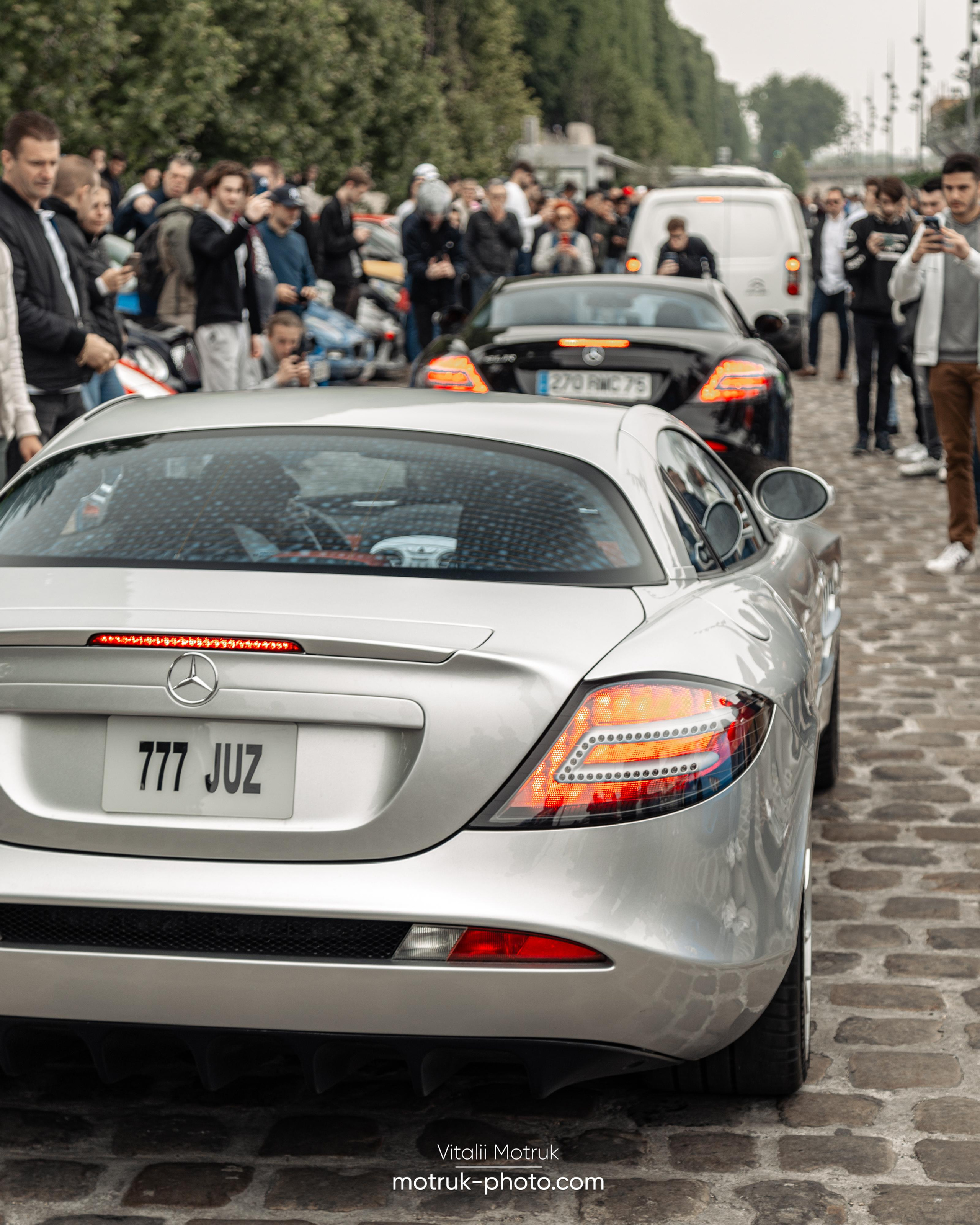 Bateaux Mouches 8 mai. Photographe de voitures à Paris — Vitalii Motruk