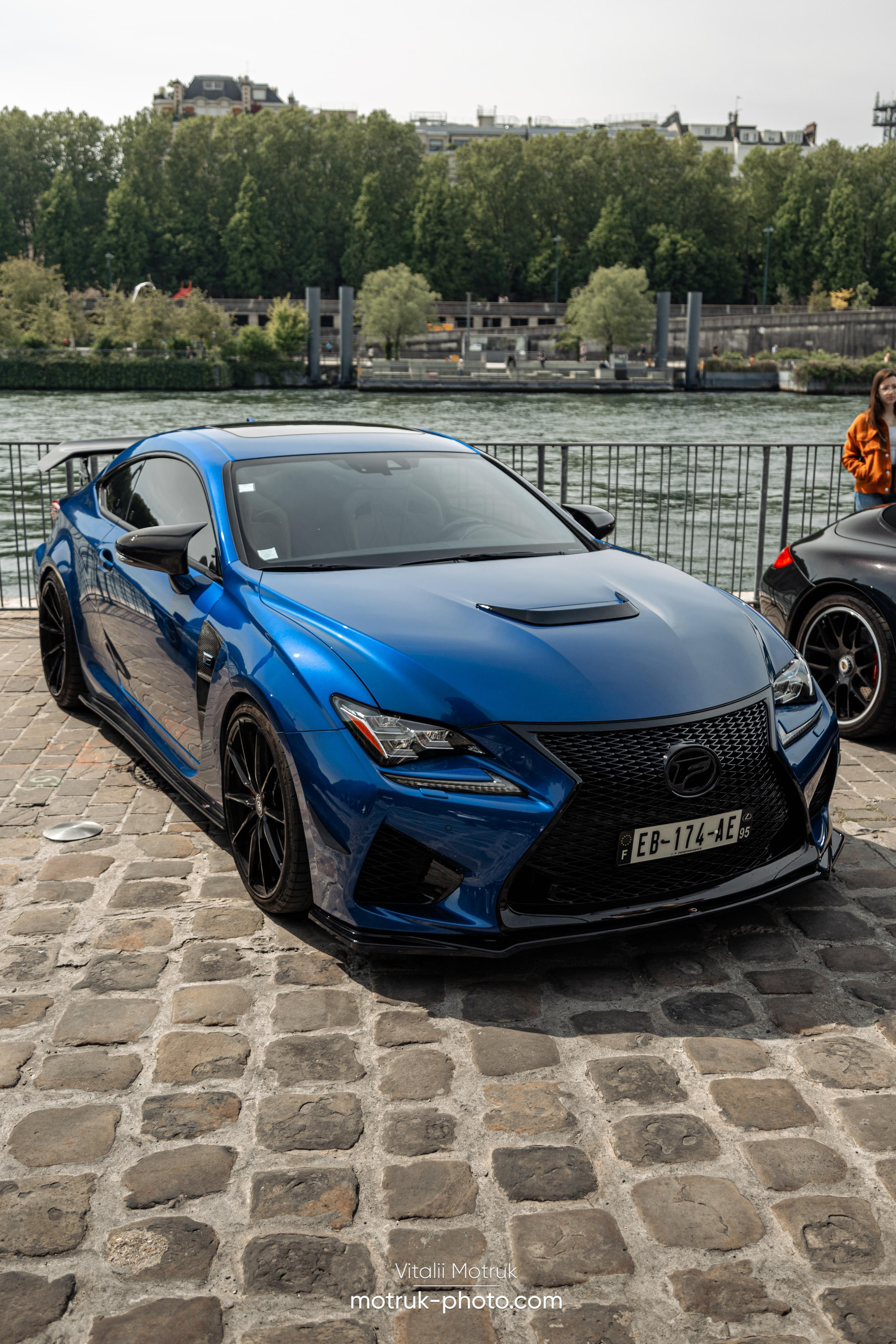 Bateaux Mouches 1 mai. Photographe de voitures à Paris — Vitalii Motruk