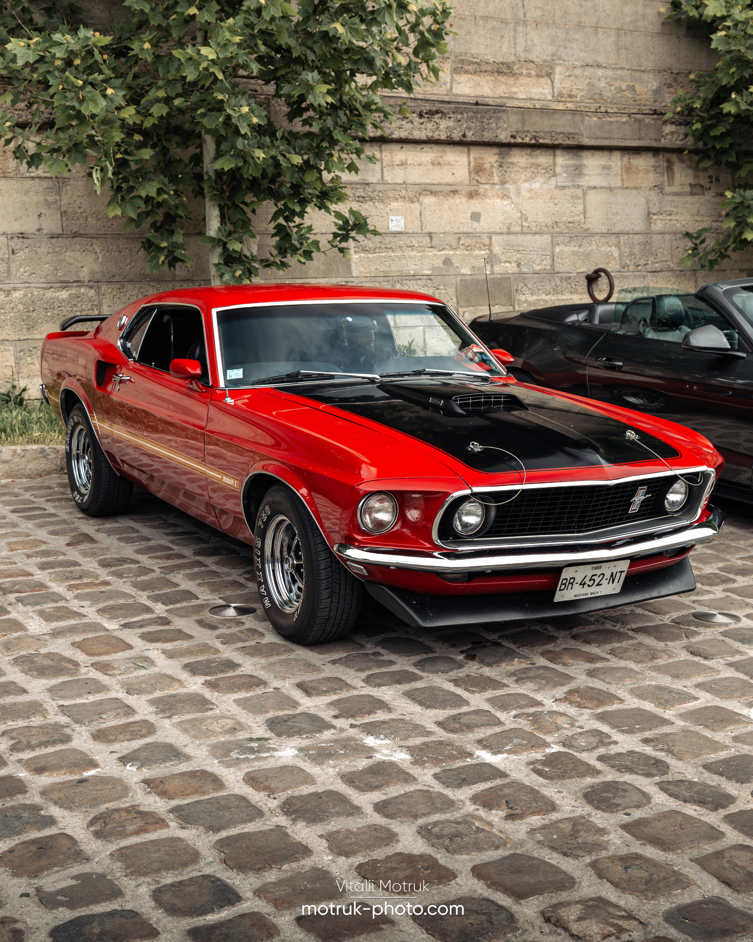 Bateaux Mouches 8 mai. Photographe de voitures à Paris — Vitalii Motruk