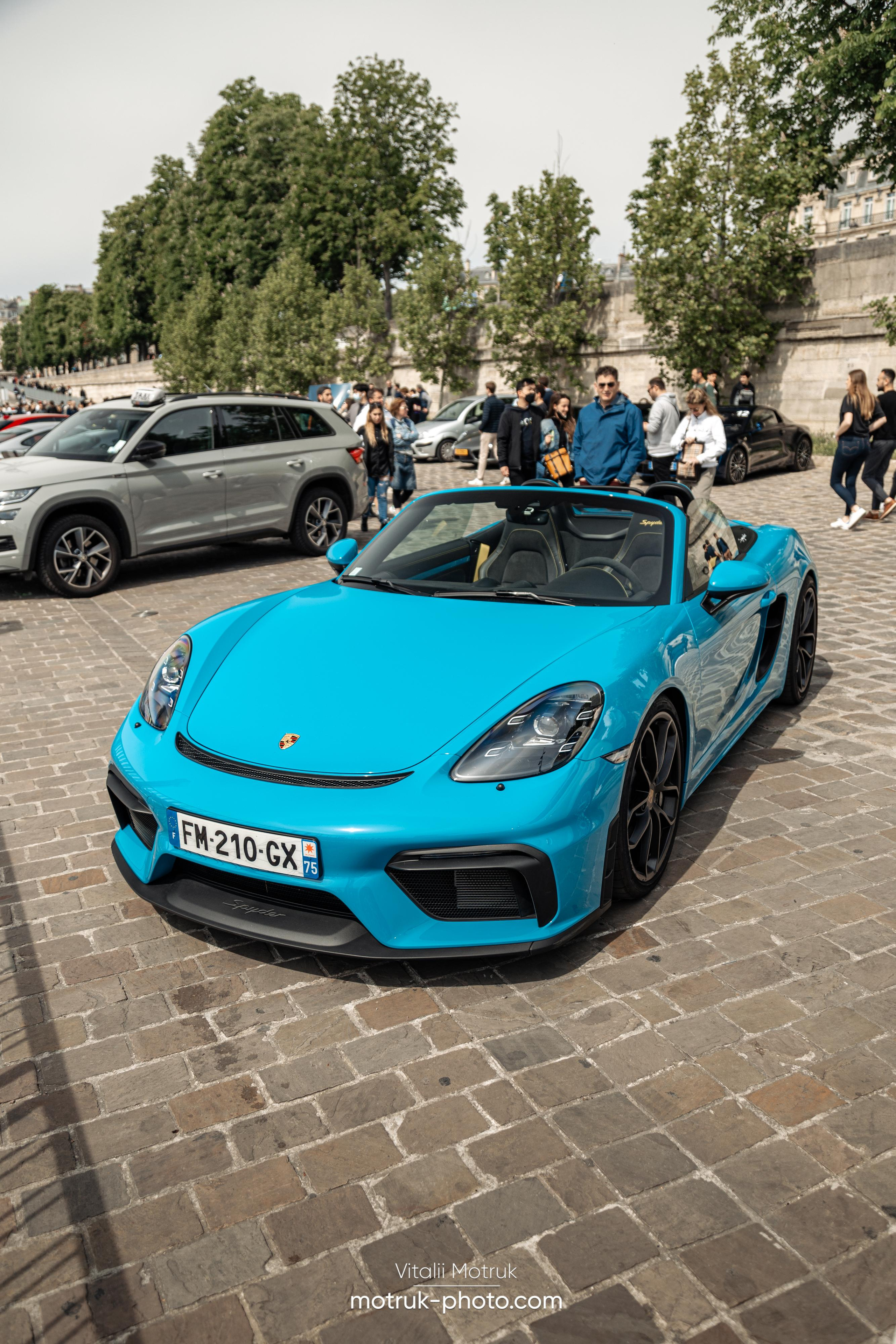 Bateaux Mouches 1 mai. Photographe de voitures à Paris — Vitalii Motruk