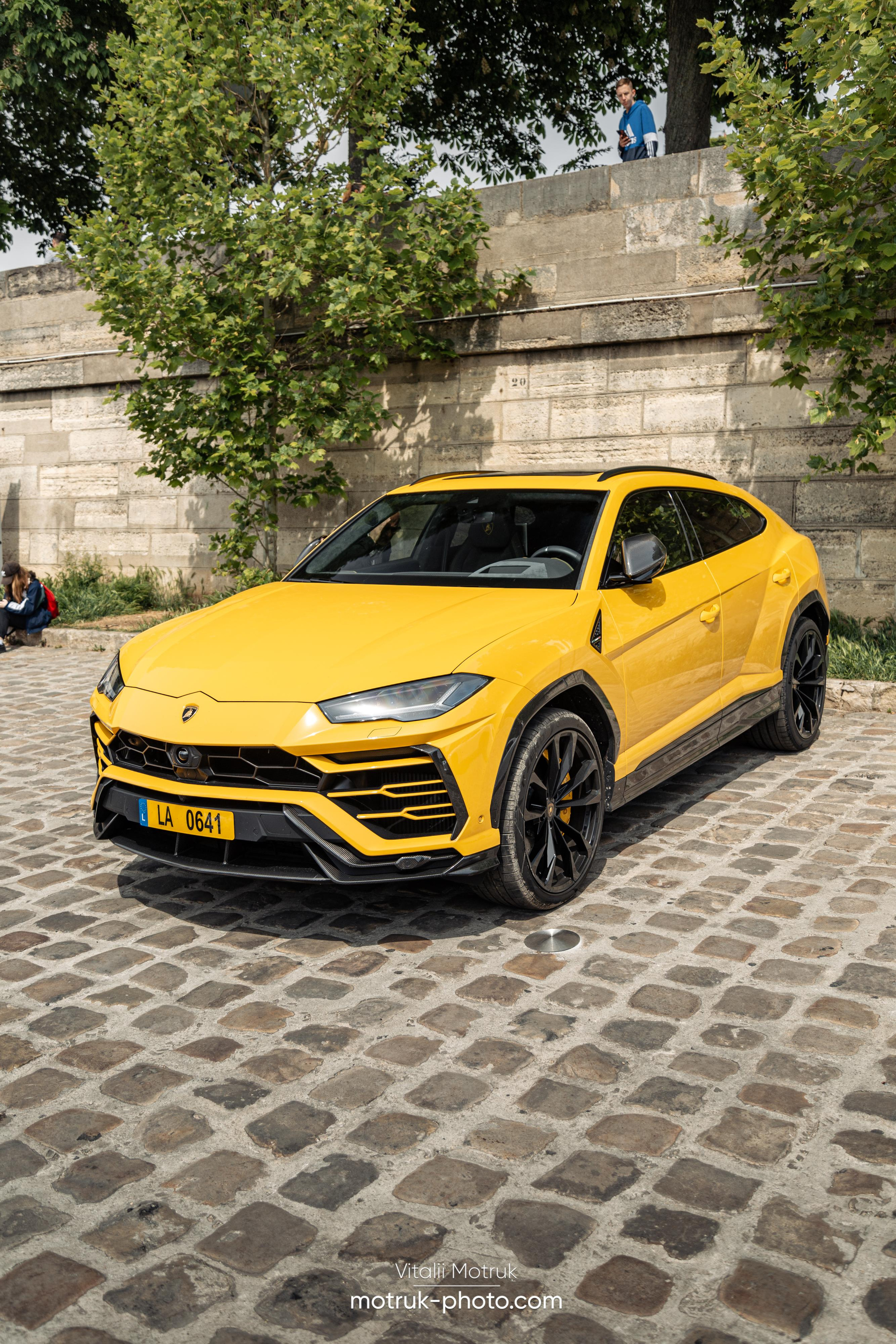 Bateaux Mouches 1 mai. Photographe de voitures à Paris — Vitalii Motruk