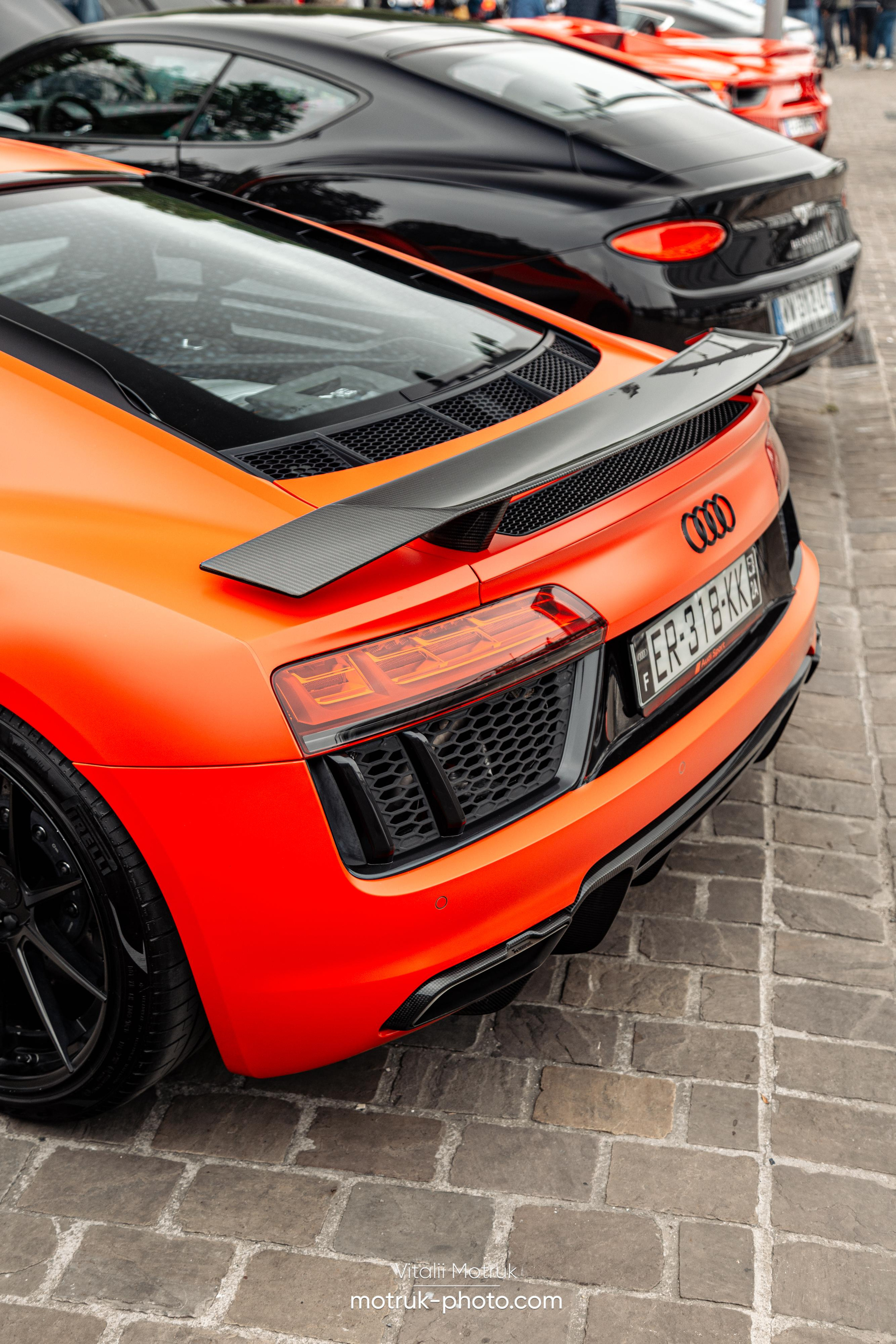 Bateaux Mouches 8 mai. Photographe de voitures à Paris — Vitalii Motruk