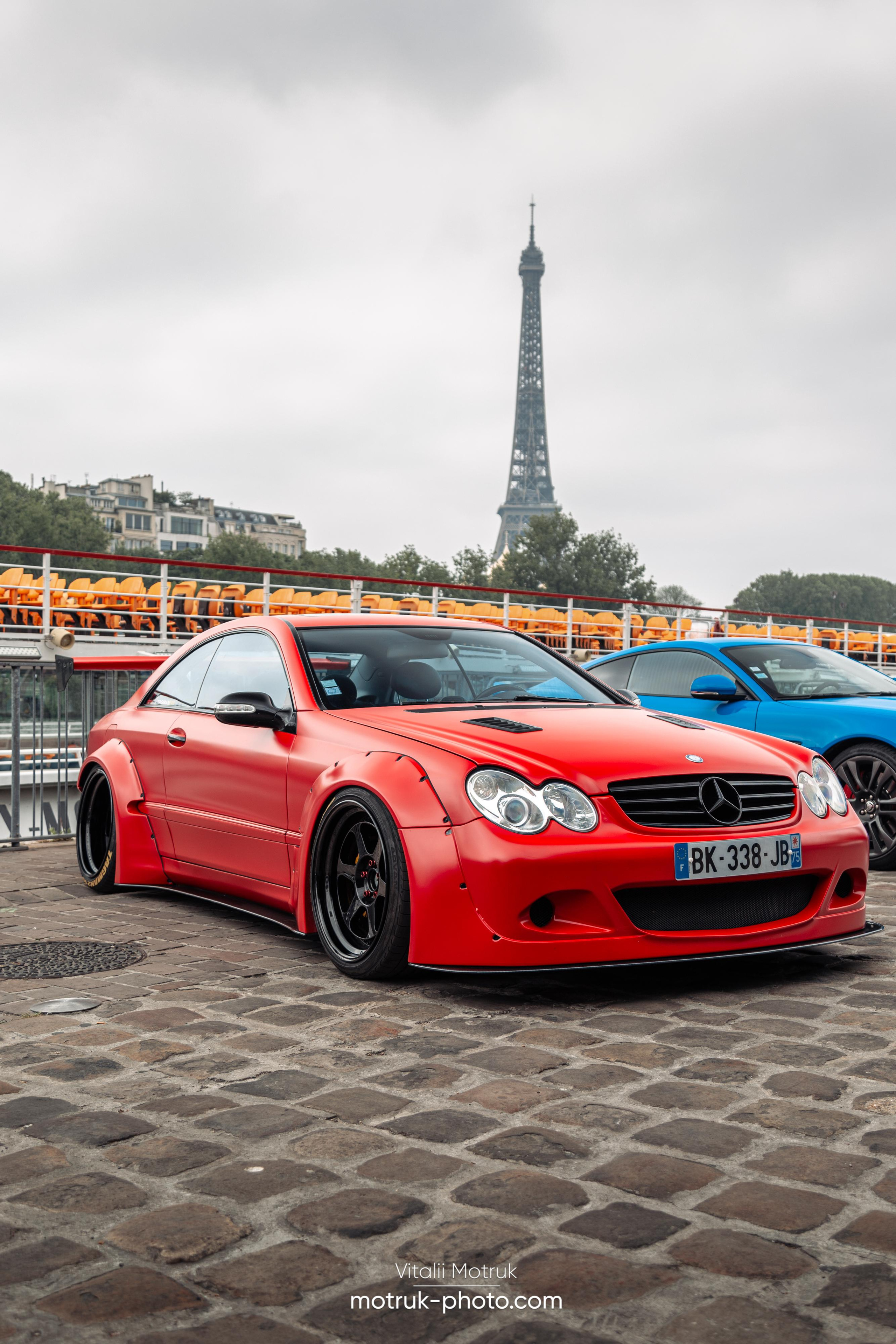 Bateaux Mouches 8 mai. Photographe de voitures à Paris — Vitalii Motruk