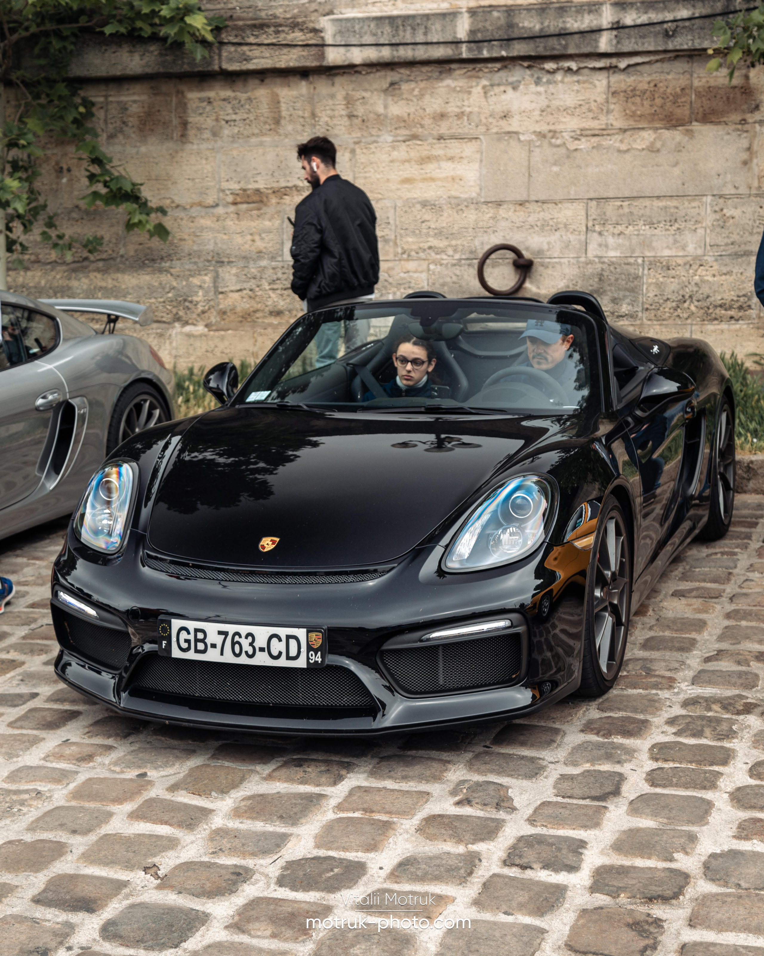 Bateaux Mouches 8 mai. Photographe de voitures à Paris — Vitalii Motruk