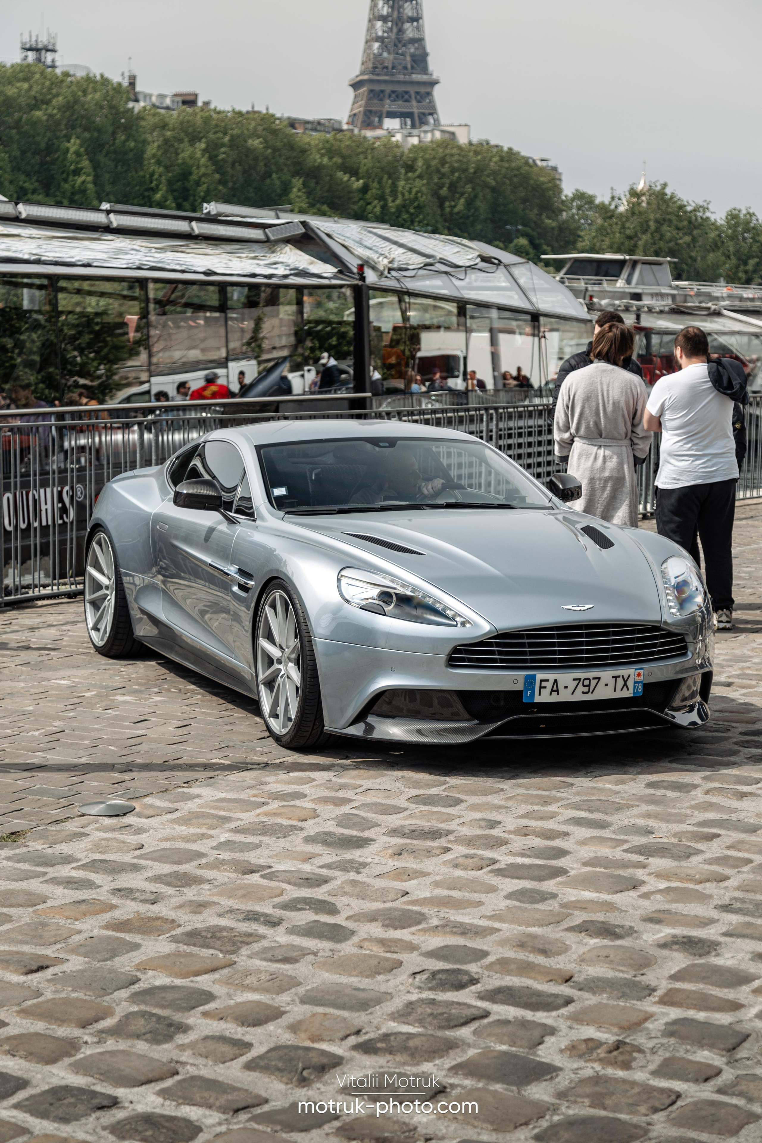 Bateaux Mouches 1 mai. Photographe de voitures à Paris — Vitalii Motruk