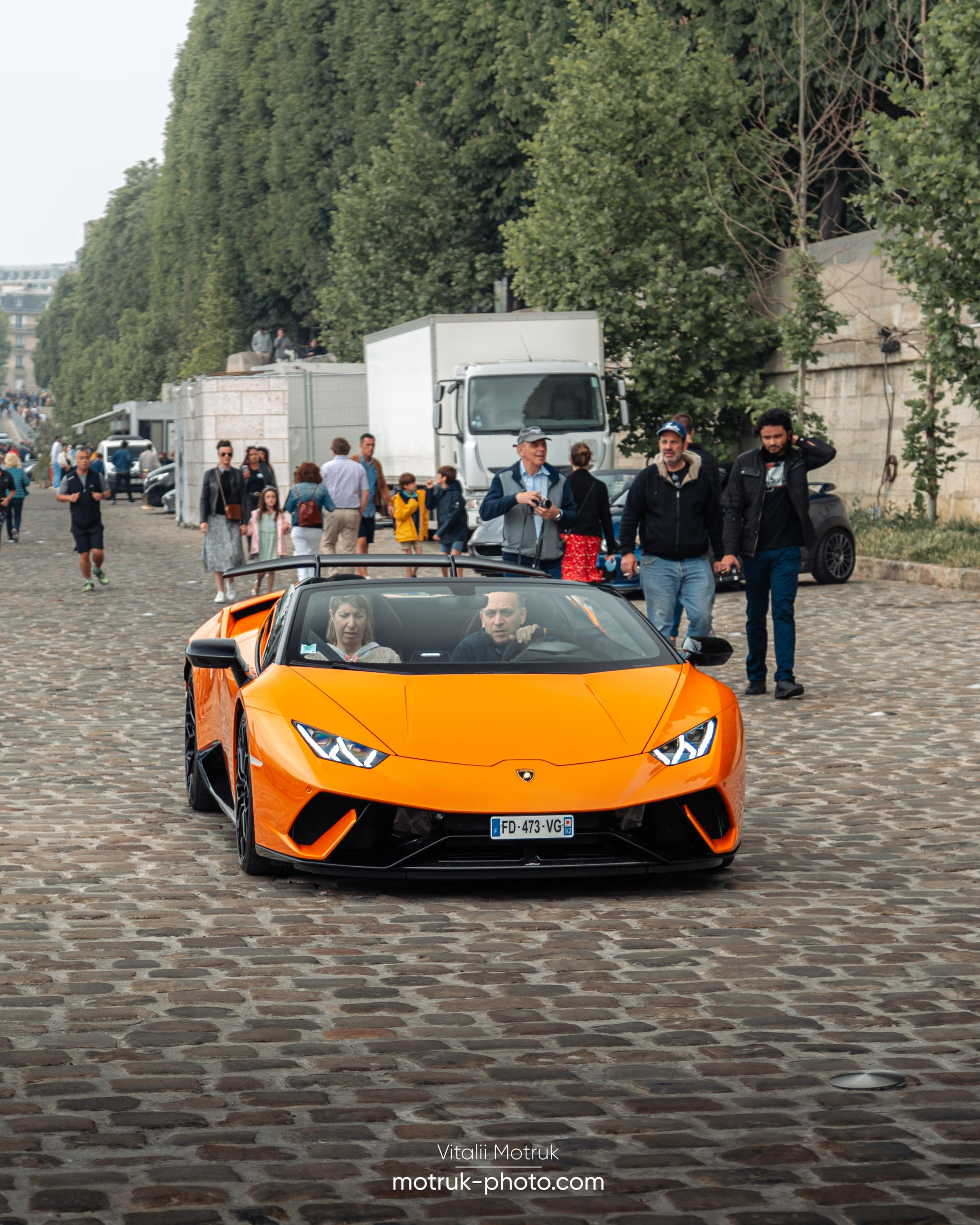 Bateaux Mouches 8 mai. Photographe de voitures à Paris — Vitalii Motruk