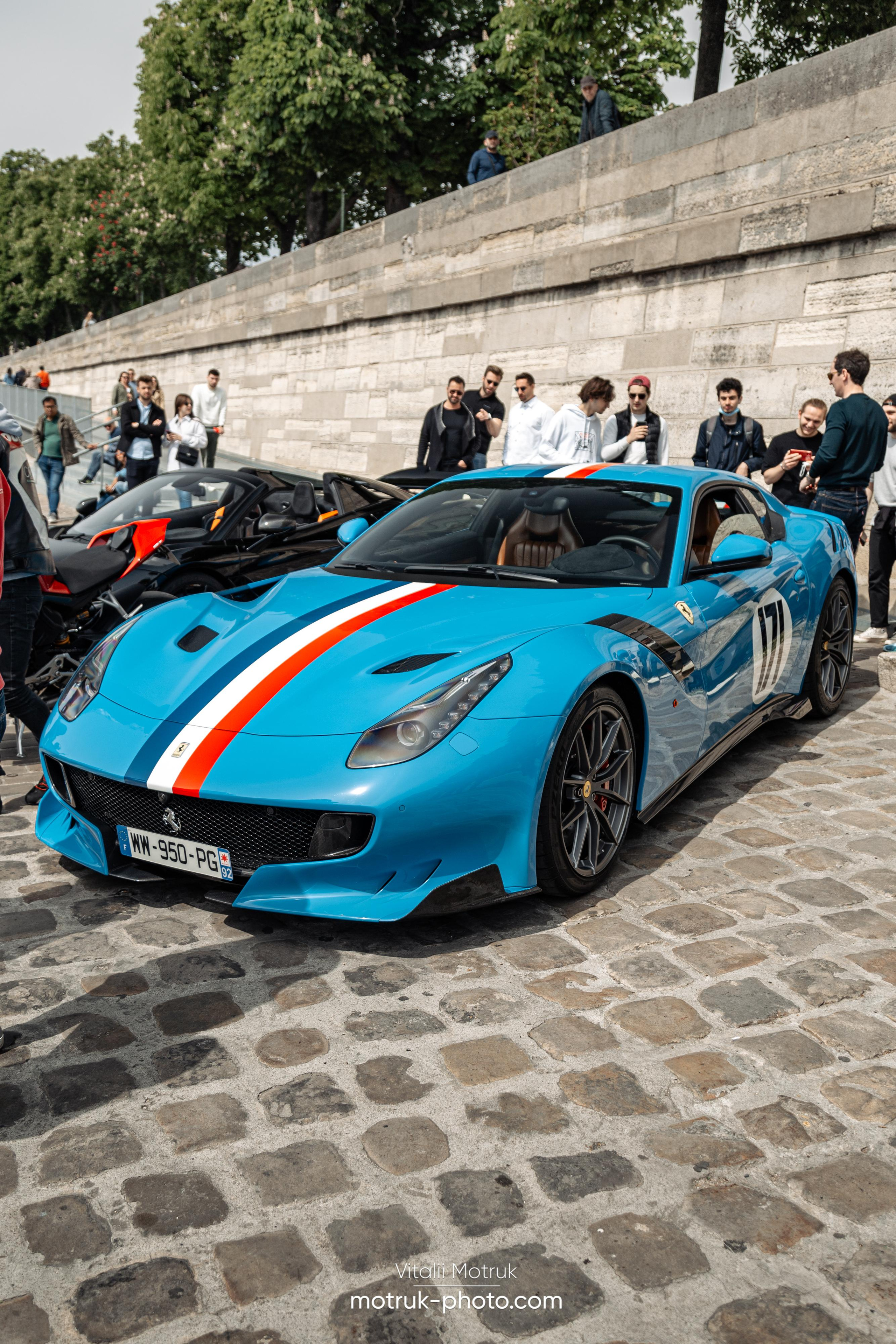 Bateaux Mouches 1 mai. Photographe de voitures à Paris — Vitalii Motruk