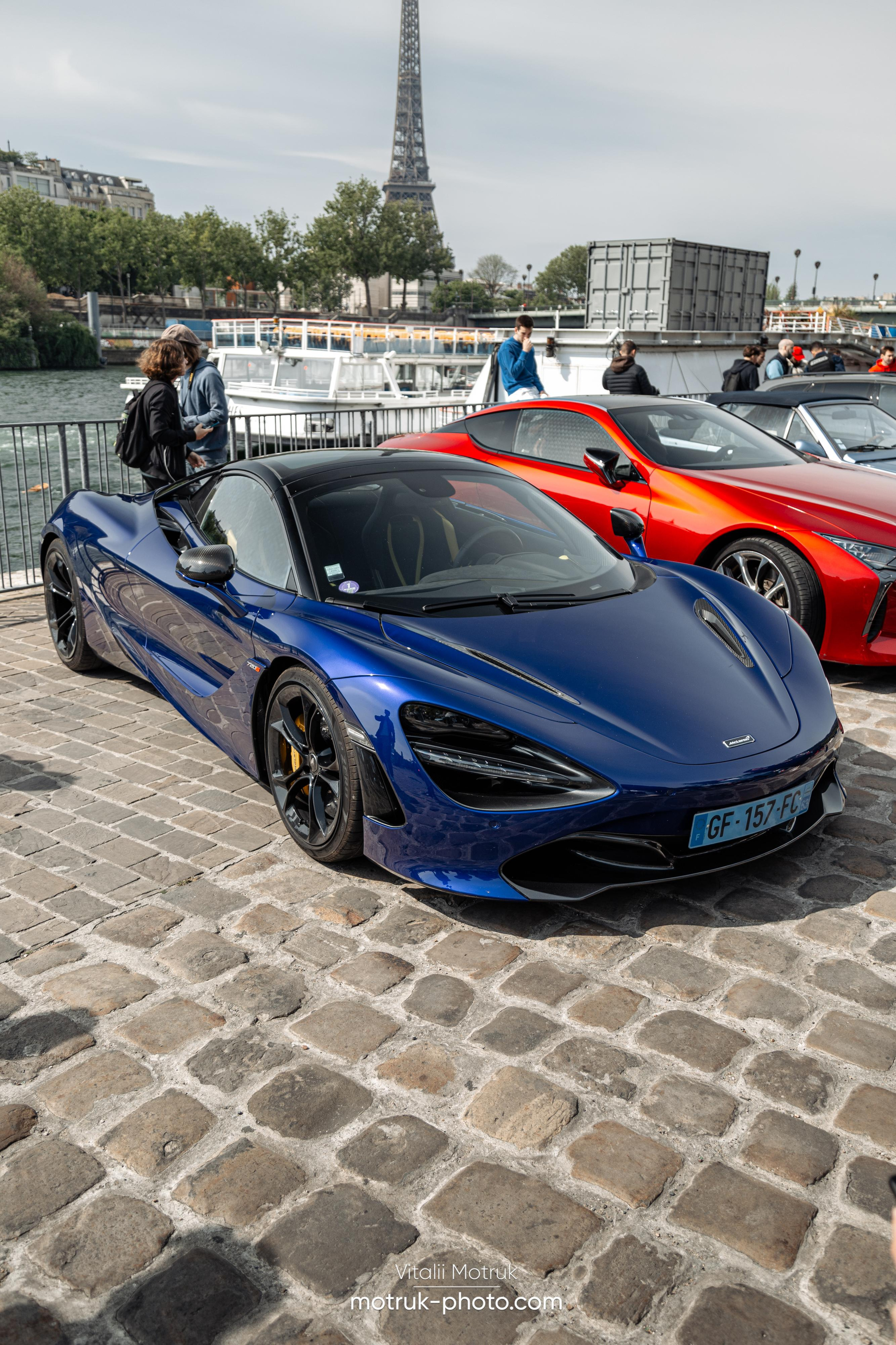 Bateaux Mouches 1 mai. Photographe de voitures à Paris — Vitalii Motruk