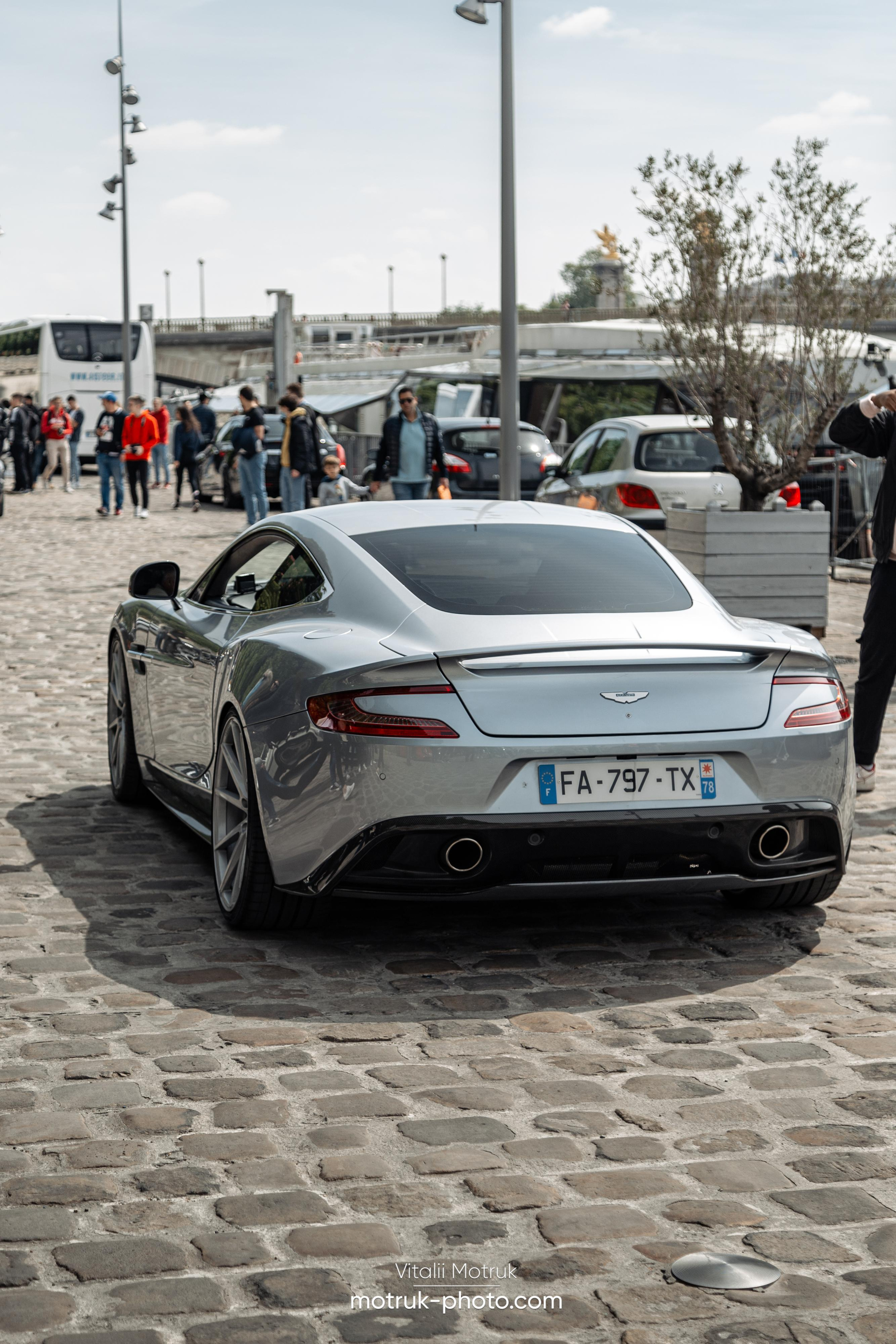 Bateaux Mouches 1 mai. Photographe de voitures à Paris — Vitalii Motruk
