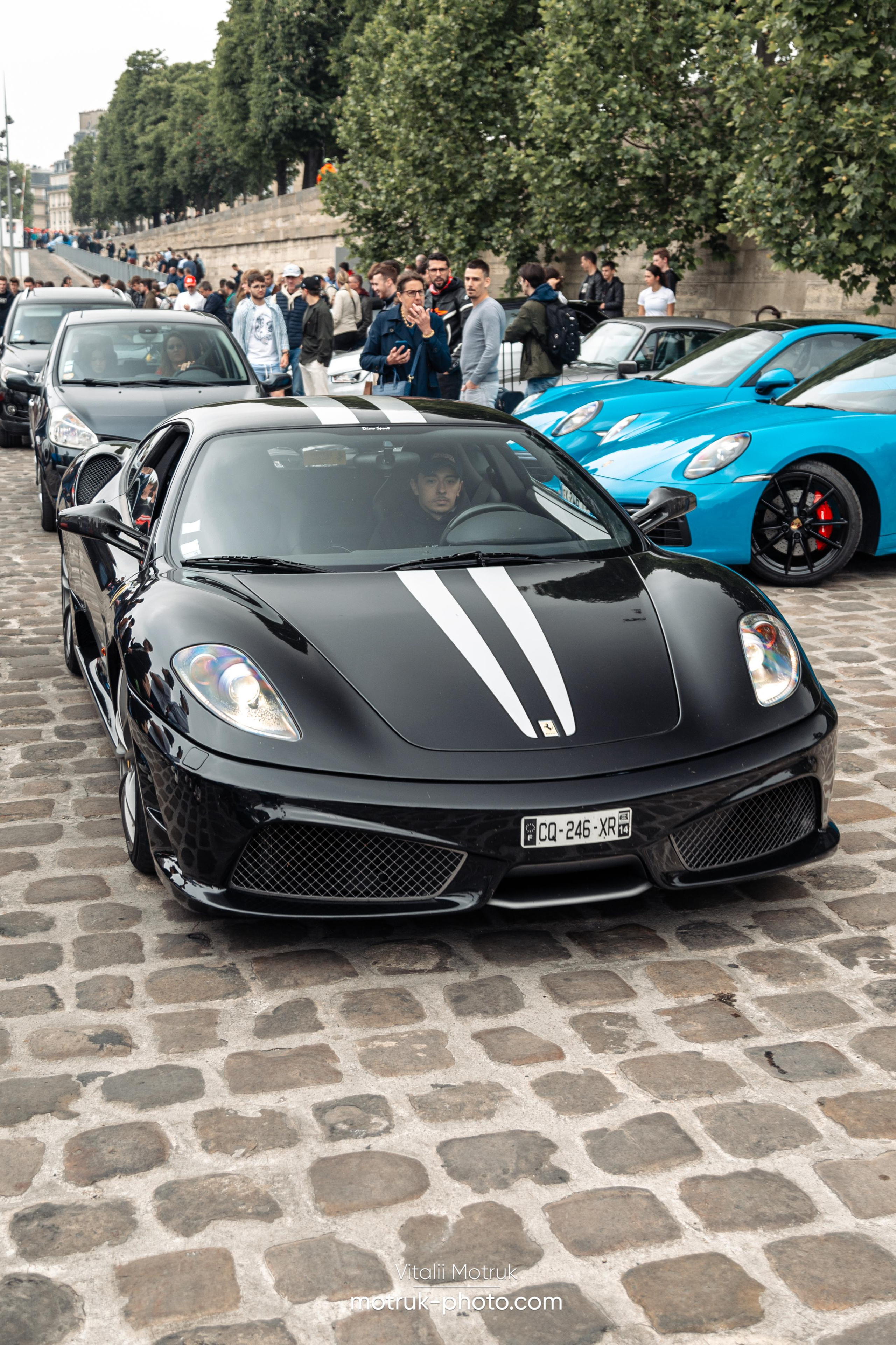 Bateaux Mouches 8 mai. Photographe de voitures à Paris — Vitalii Motruk